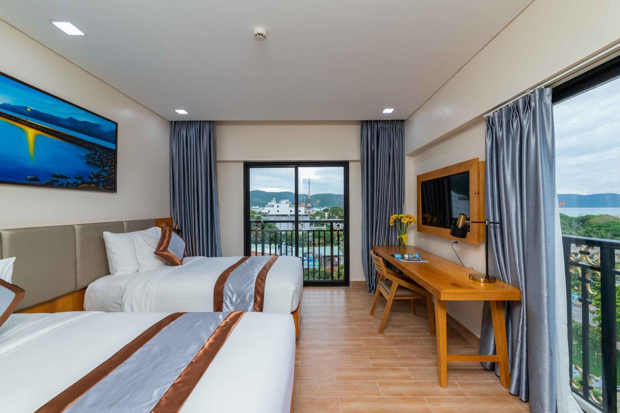 Hotel Marina Bay Con Dao 4*