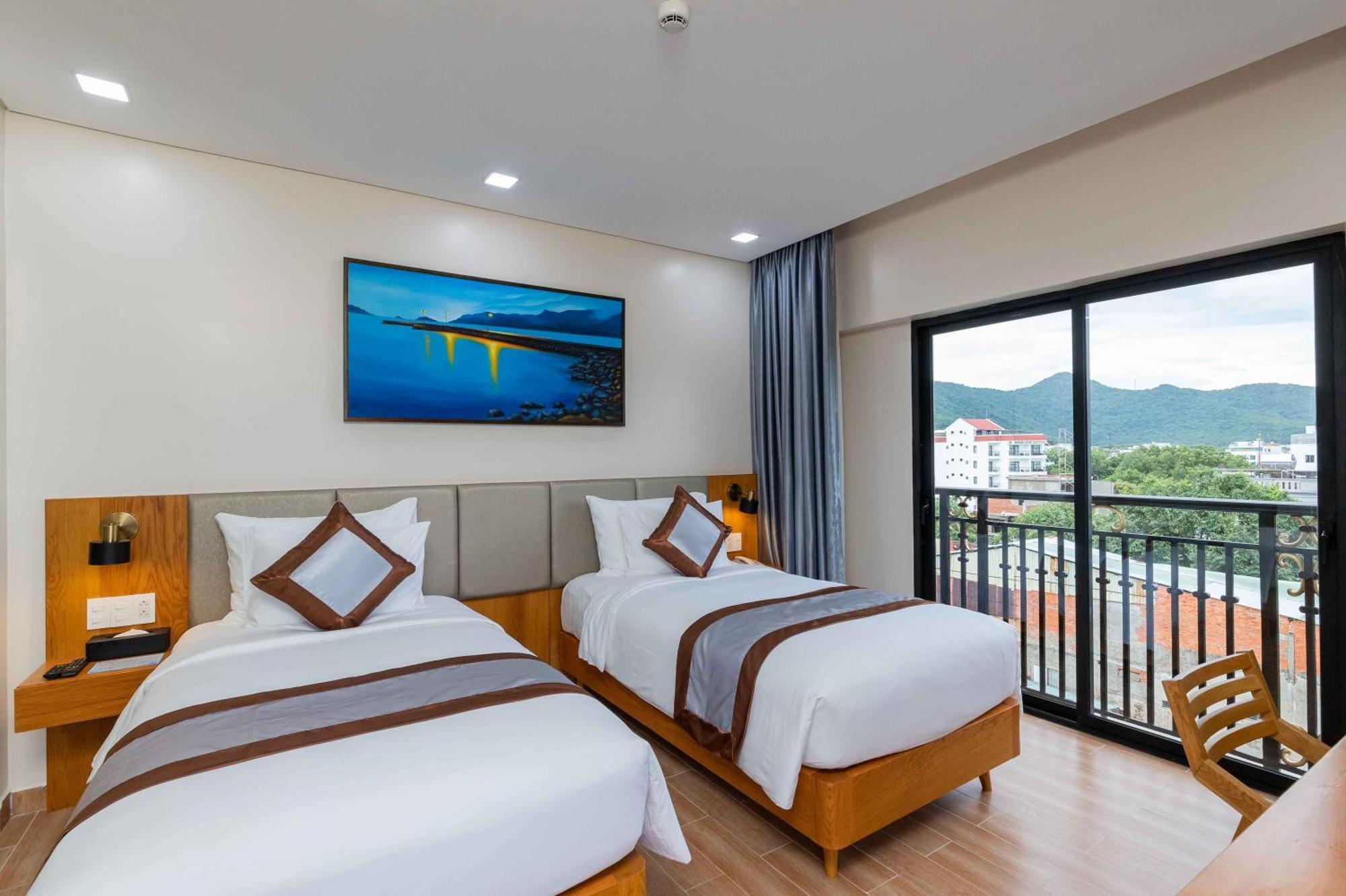 Hotel Marina Bay Con Dao 4*