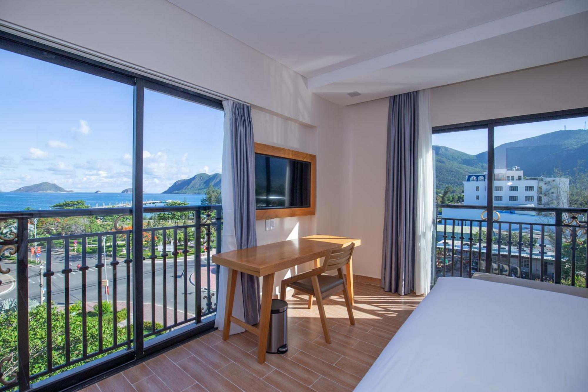 Marina Bay Con Dao 4*