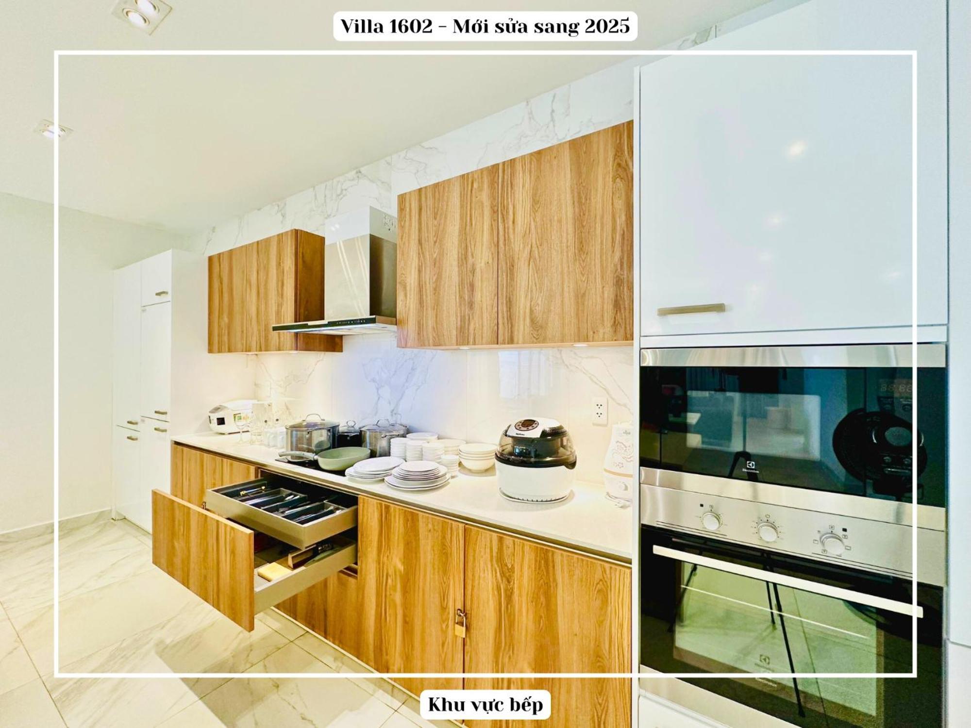 Biệt thự 1602 Oceanami, Sát Biển, Hồ Bơi Riêng, 837m2 *