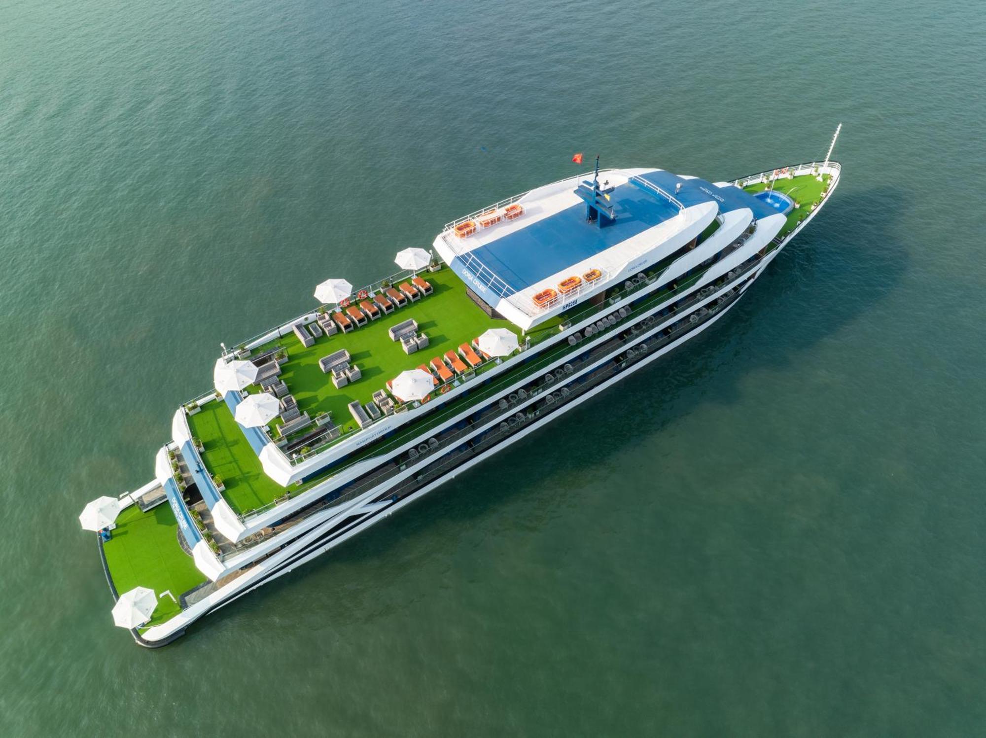 M'gloria Cruise By Hag Botel