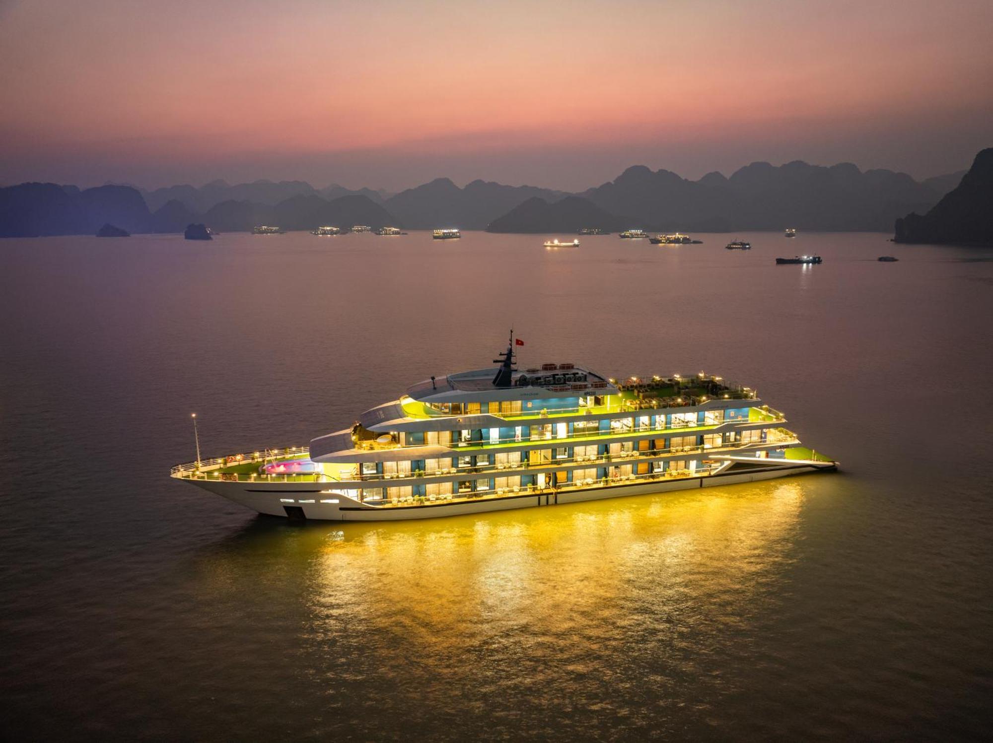 M'gloria Cruise By Hag Ha Long