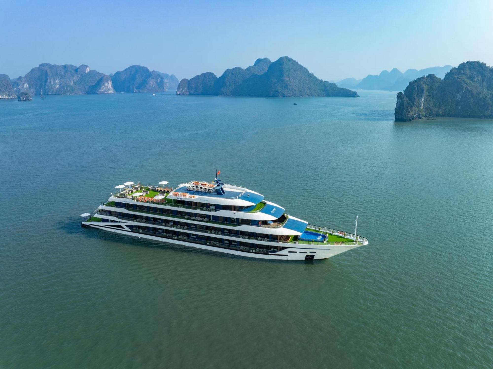 M'gloria Cruise By Hag