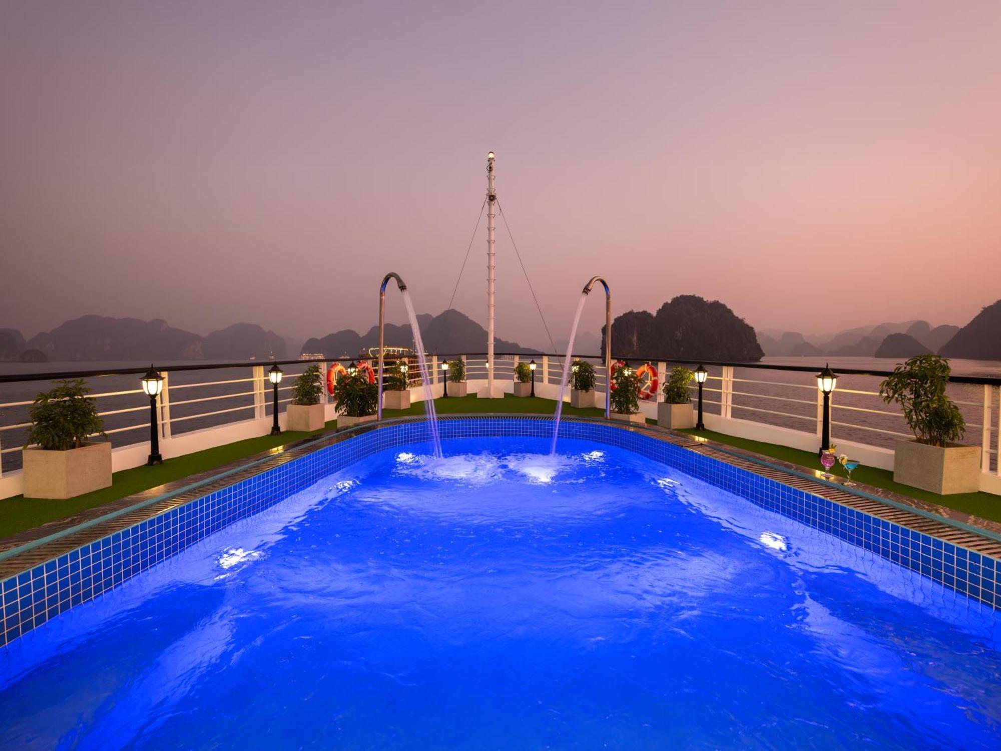 M'gloria Cruise By Hag Botel Ha Long