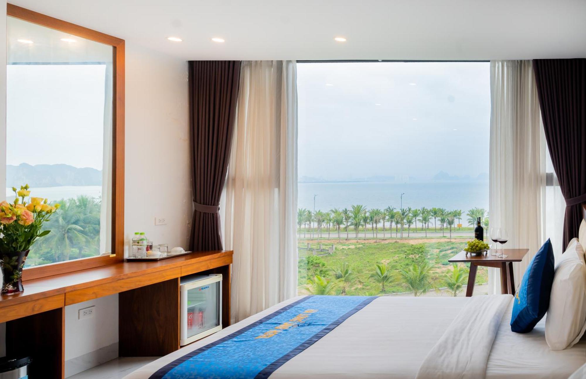 Land Hotel 3*