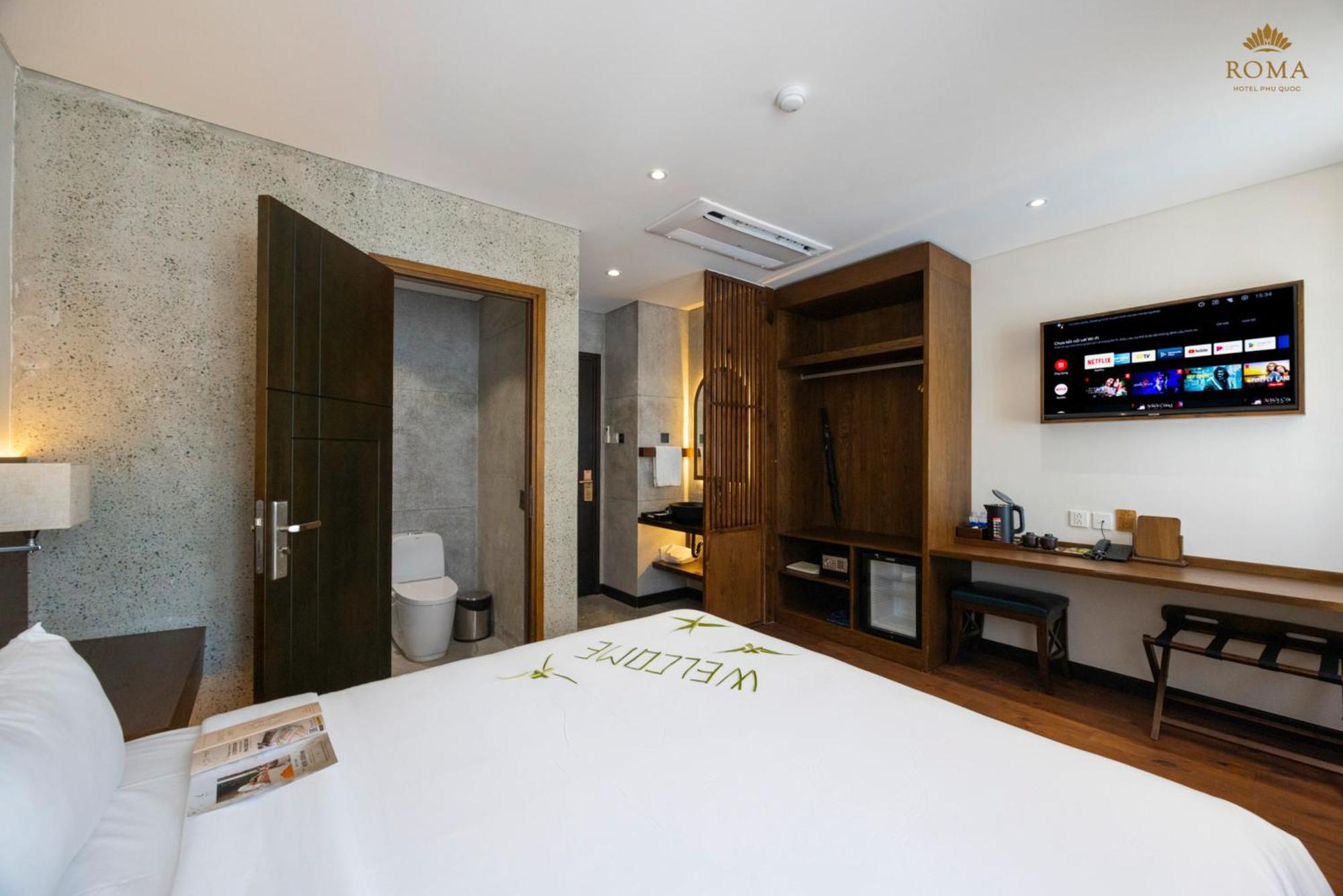 Roma - Free Airport Shuttle & Sunset Town Tour 4* Phú Quốc
