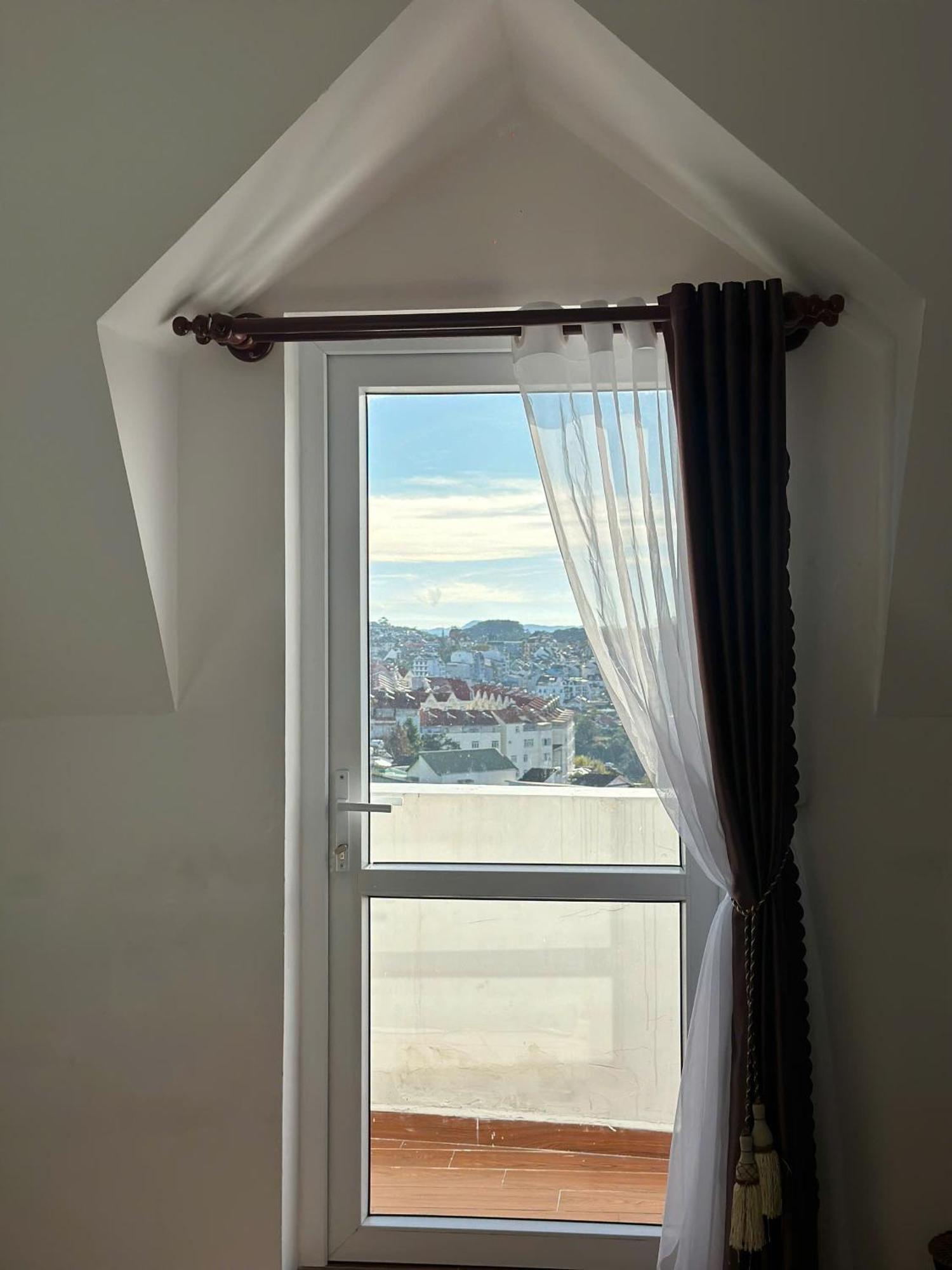 Flora Hotel