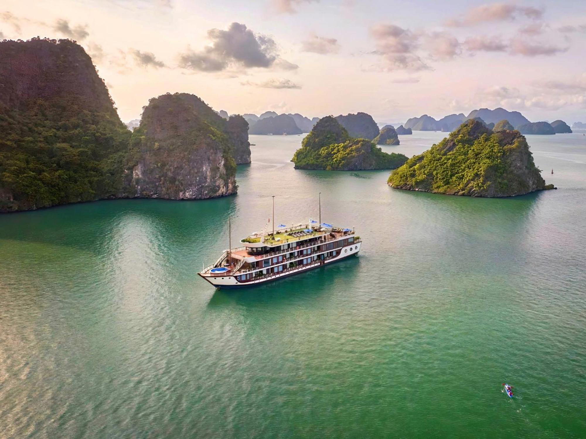 Le Journey Elegance Cruise 5* Ha Long