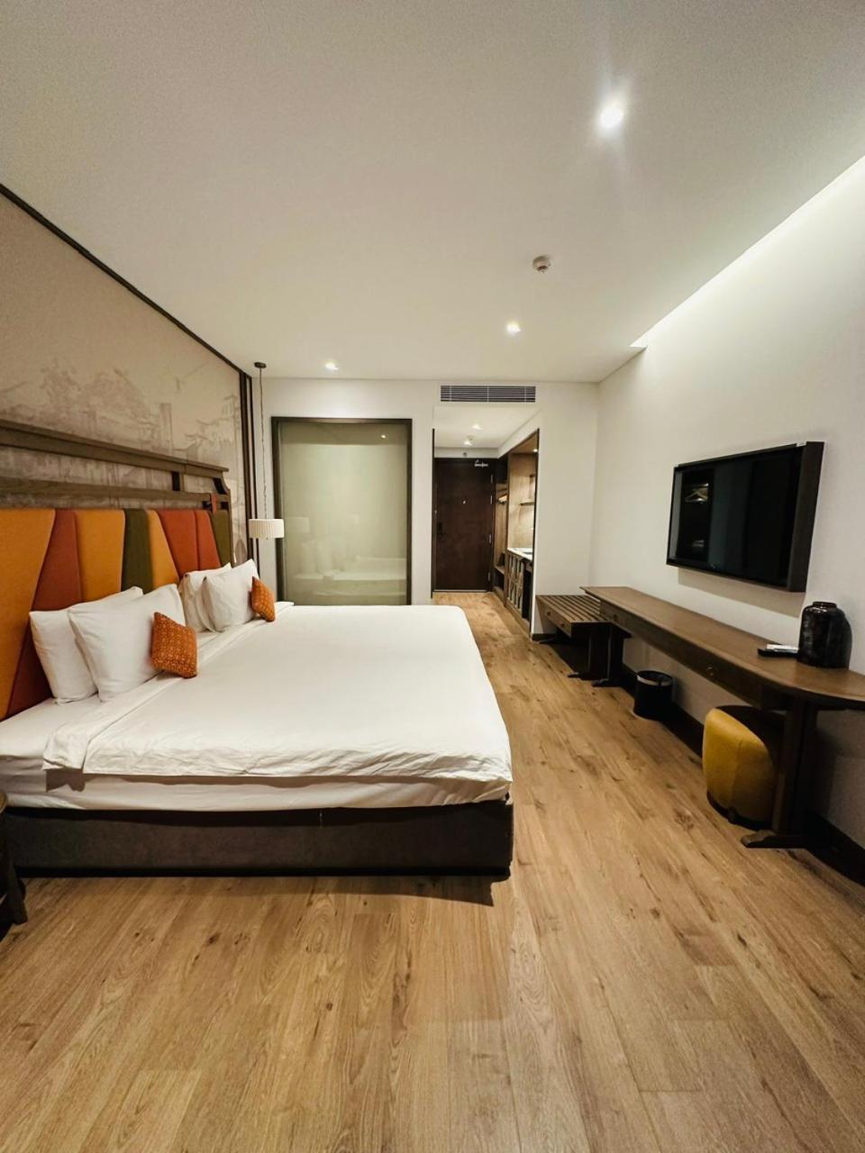 Sea & Pool View Condotel At Mui Ne *