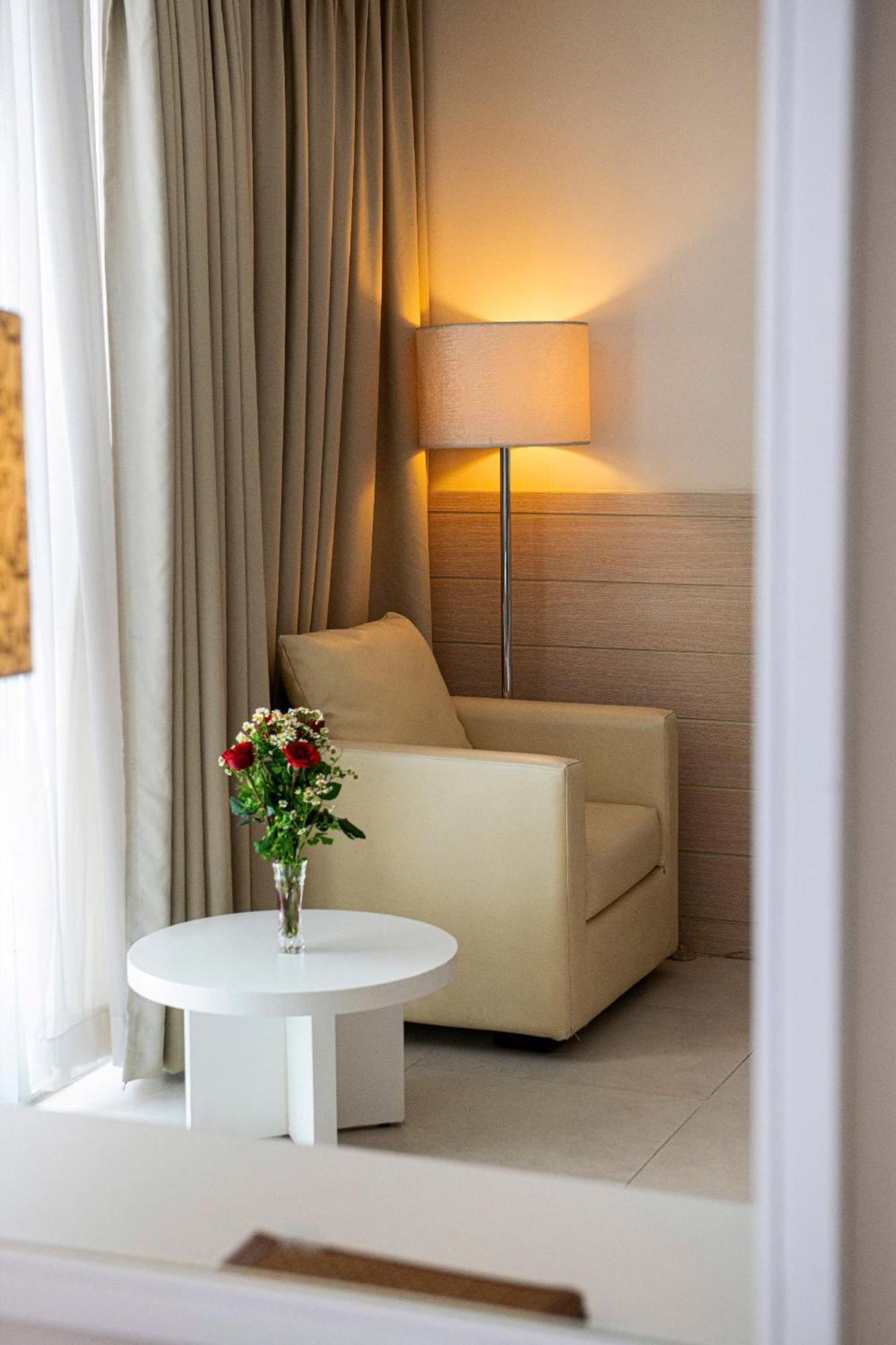Nhi Phi 3* Nha Trang