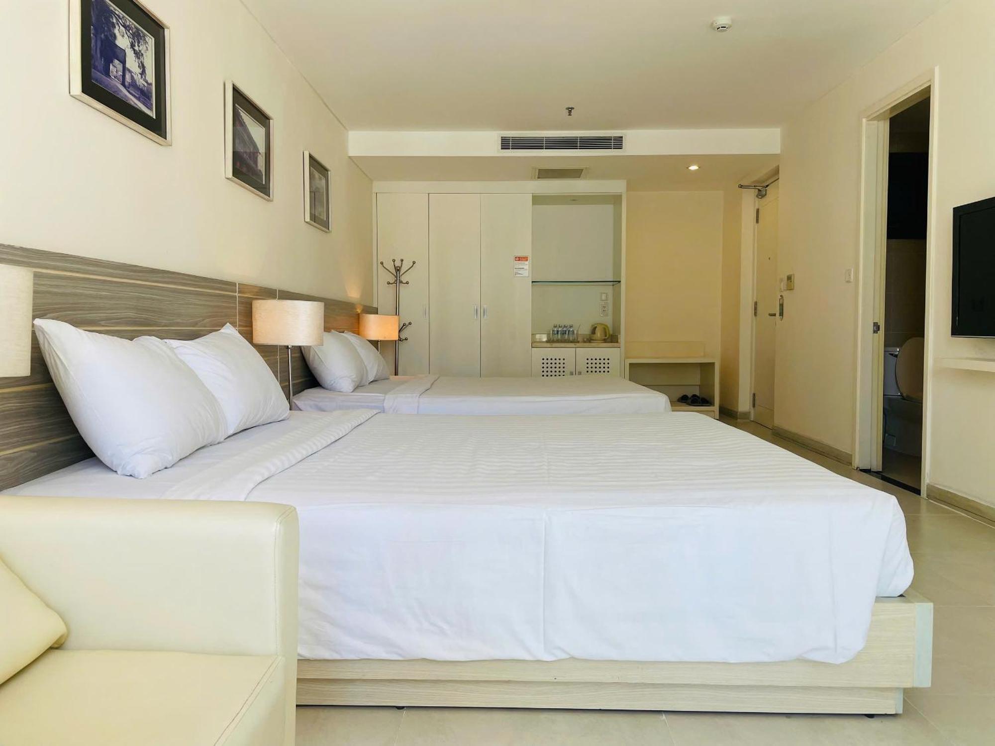 Nhi Phi Hotel 3*