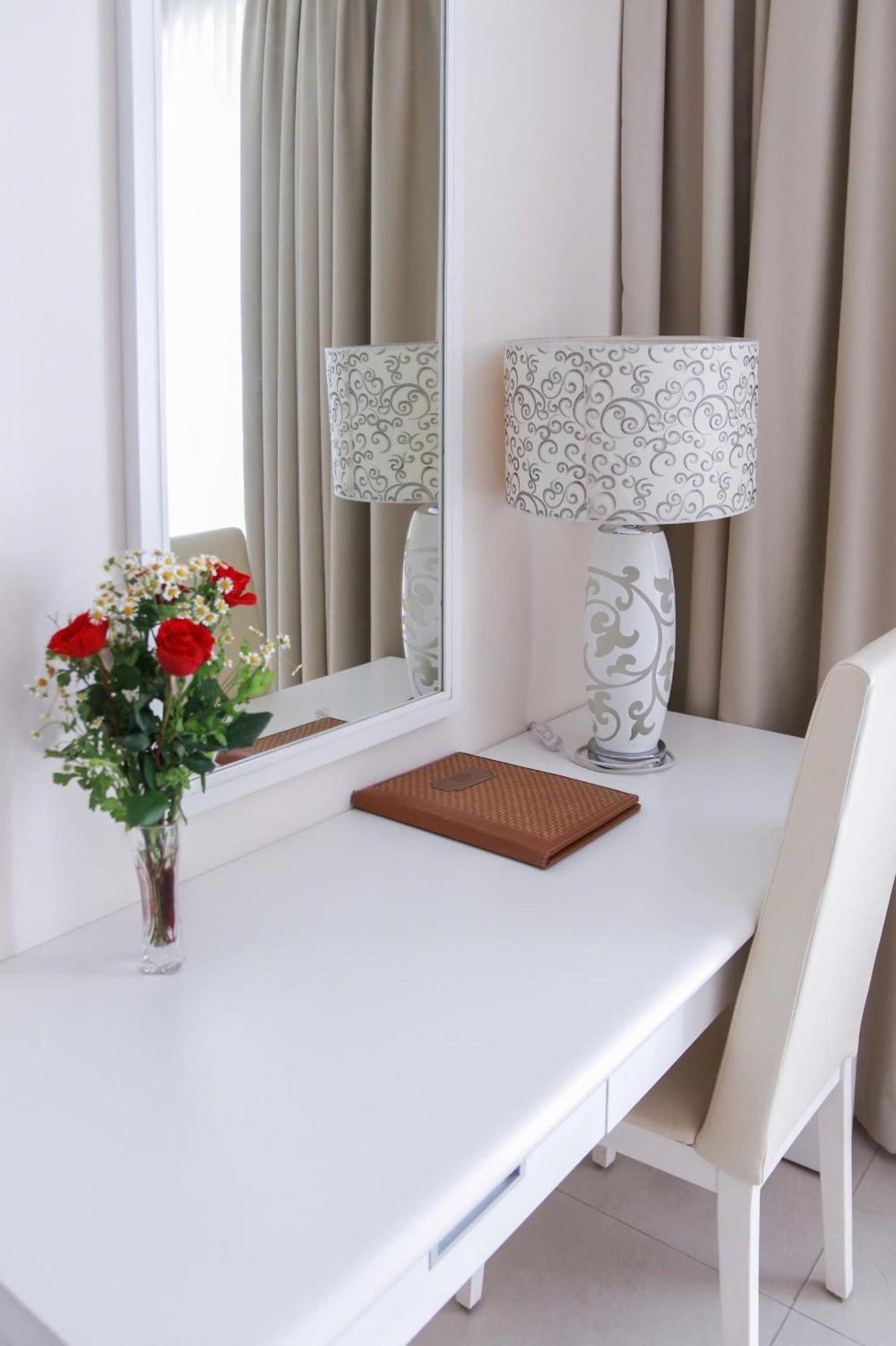 Nhi Phi Hotel 3*