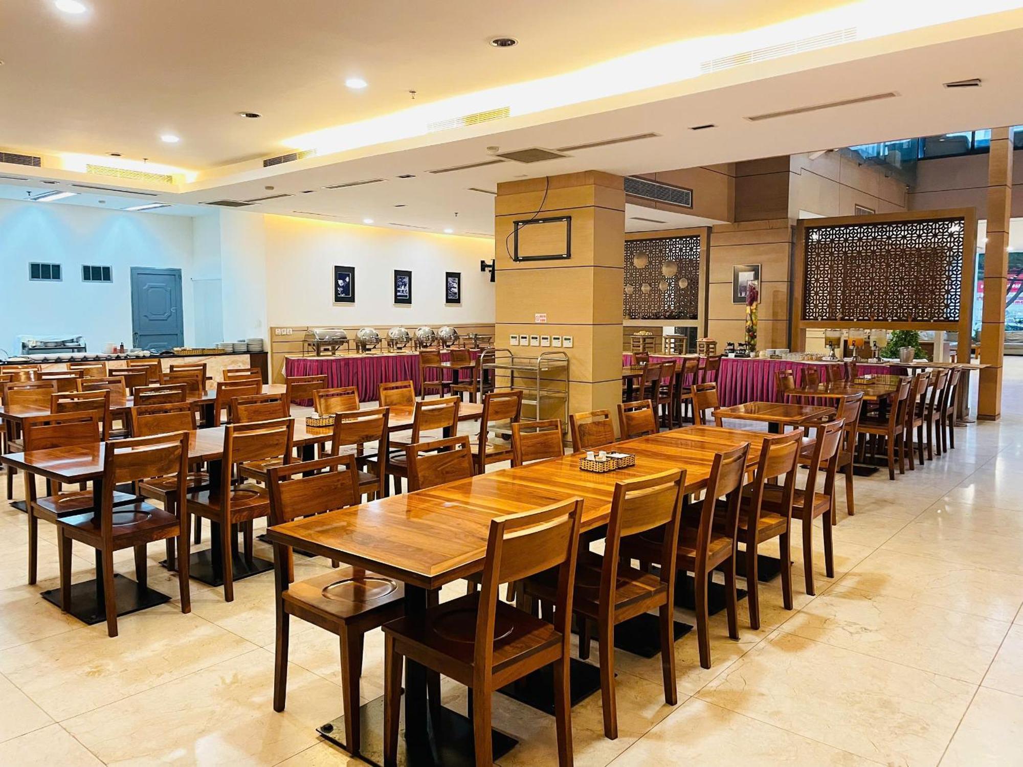 Nhi Phi Hotel 3*