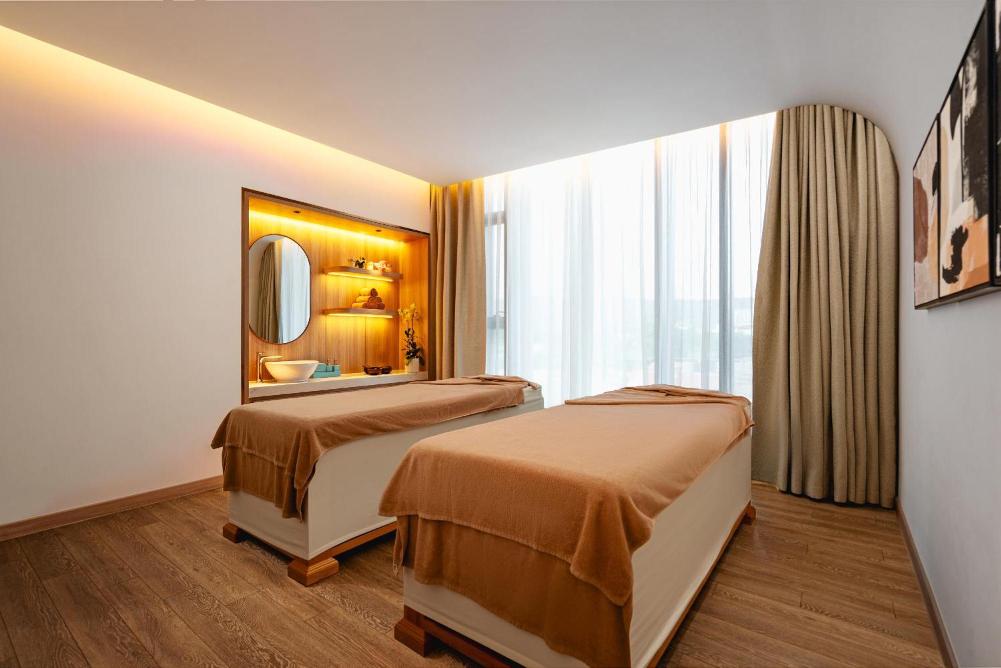 A La Carte Bay Managed By Taseco Ha Long