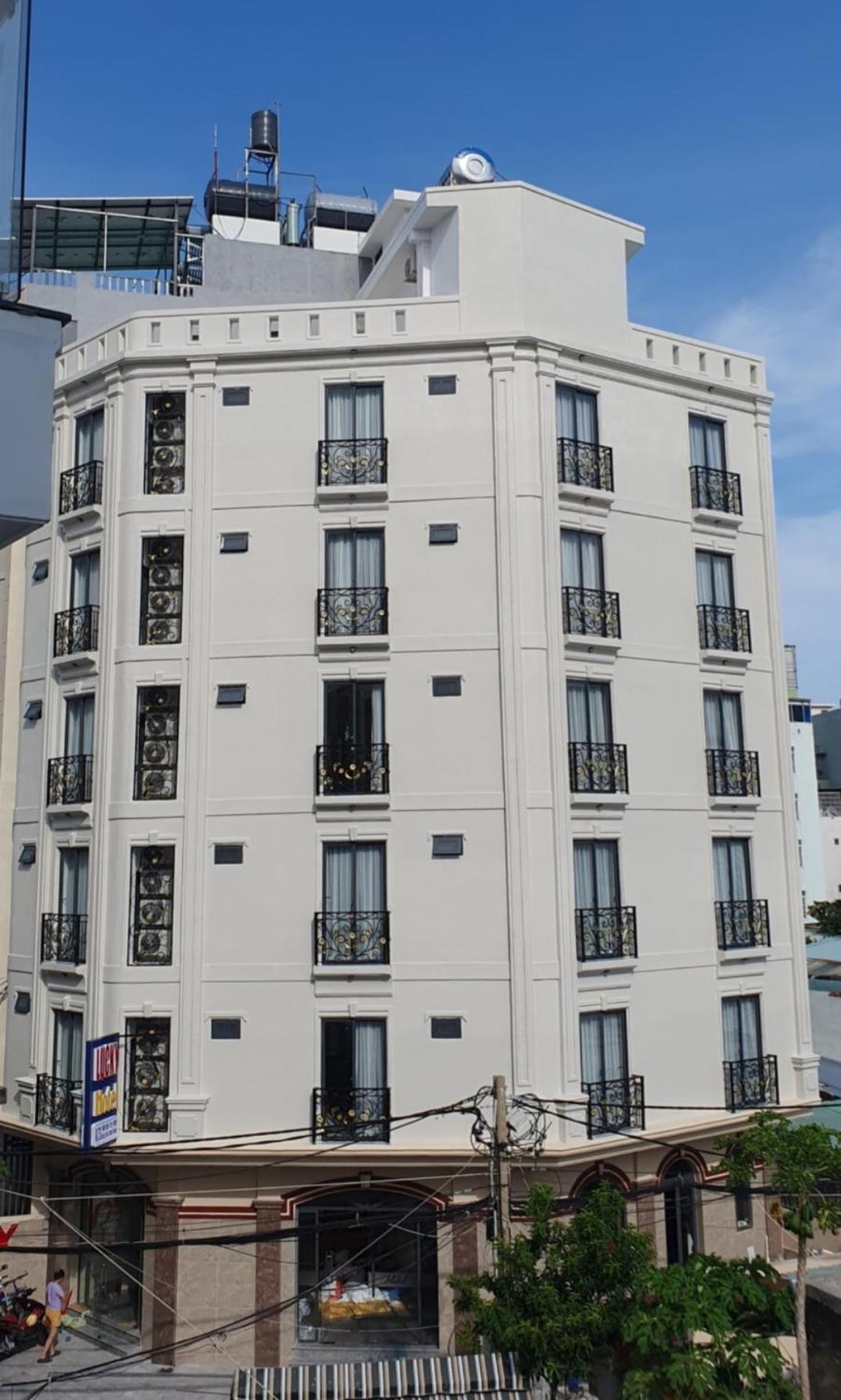 Lucky Hotel
