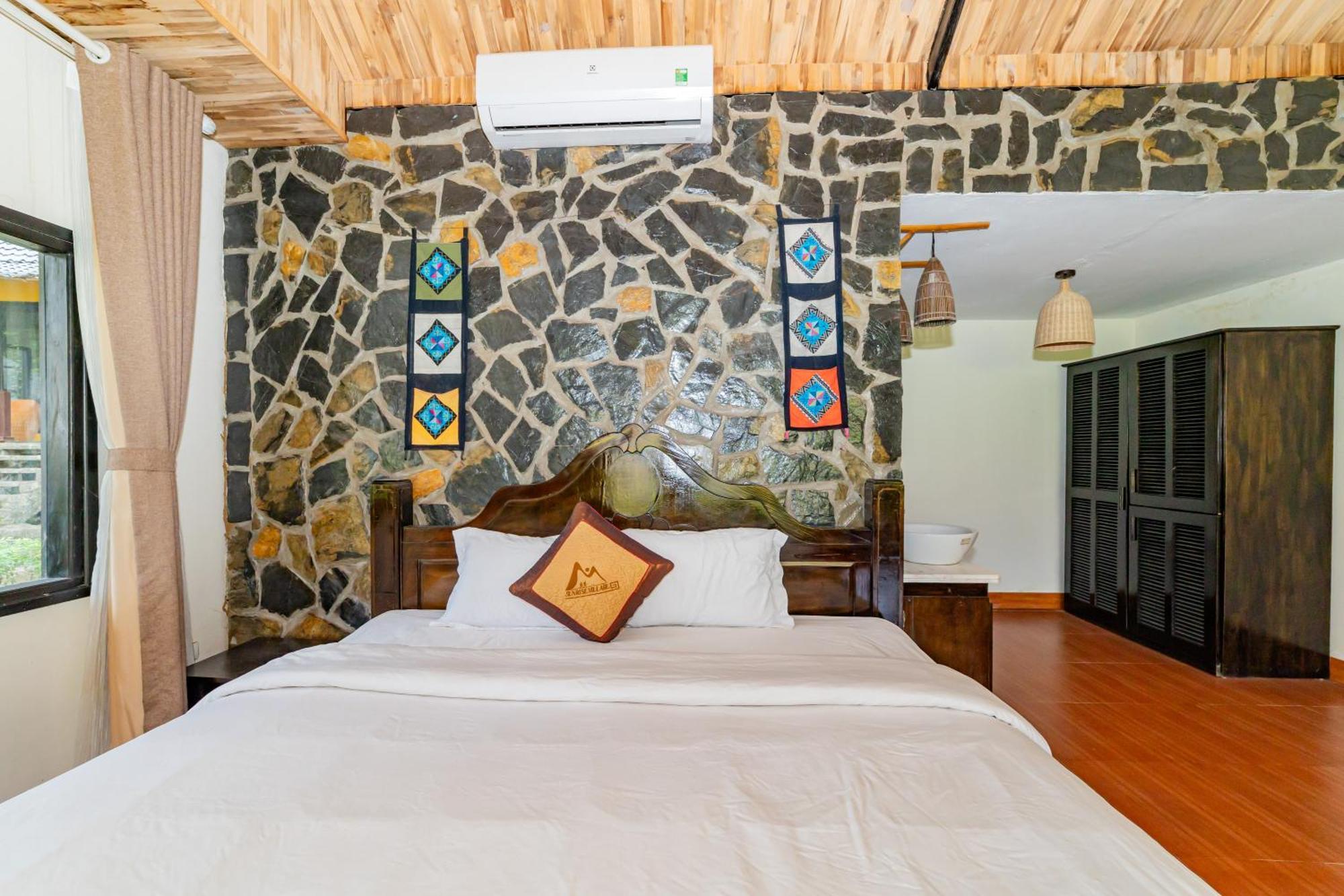Sunrise Village 2*