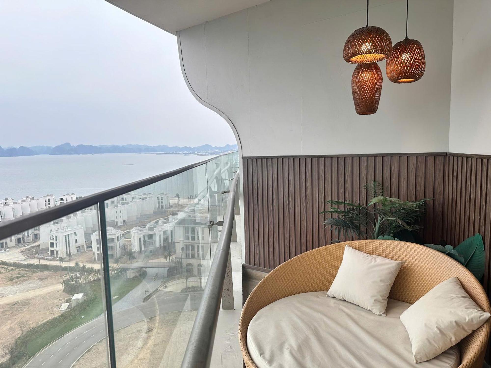 Bay View Halong Panoramic Bay View Luxury Aparthotel *