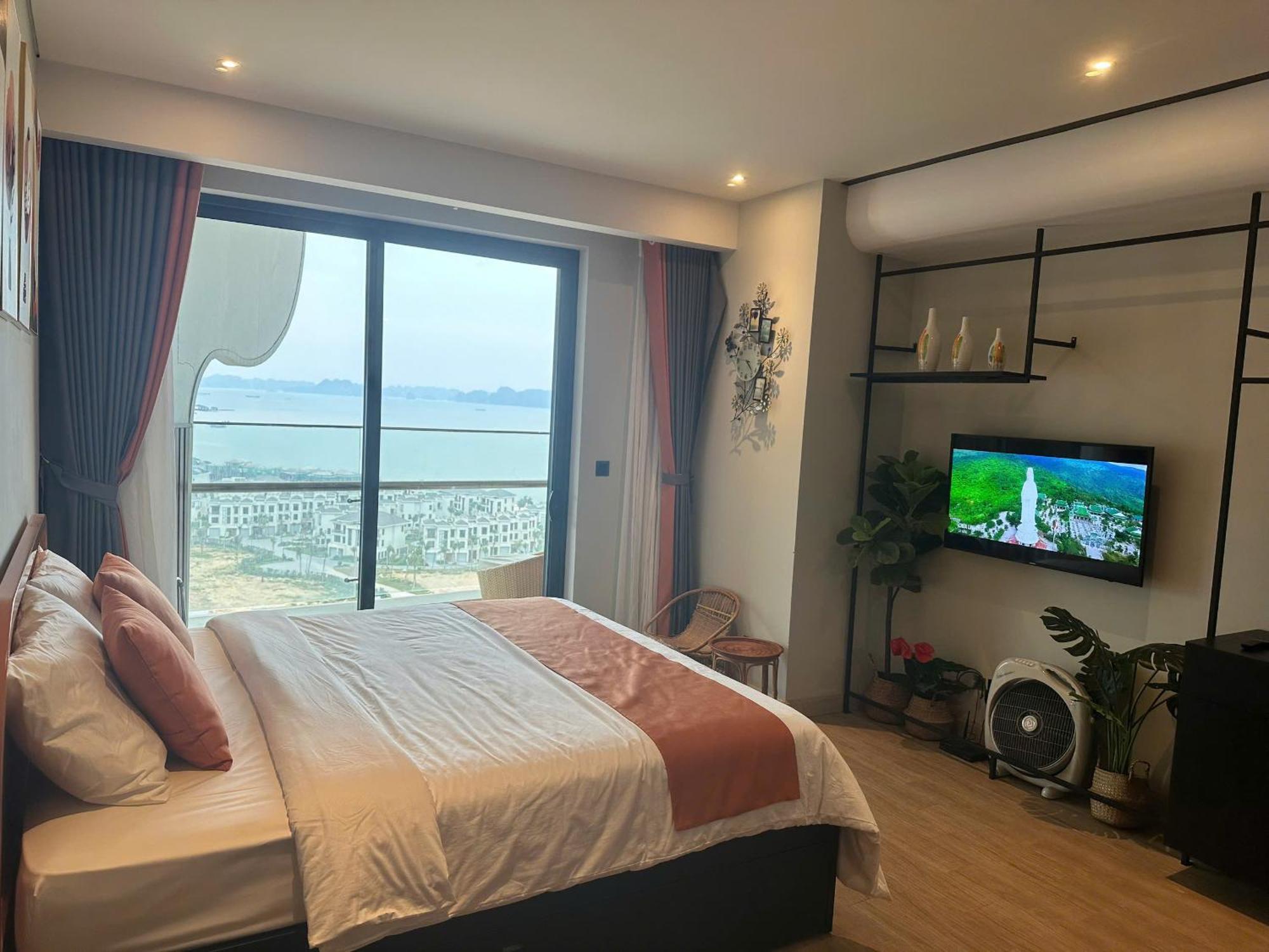 Bay View Halong Panoramic Bay View Luxury