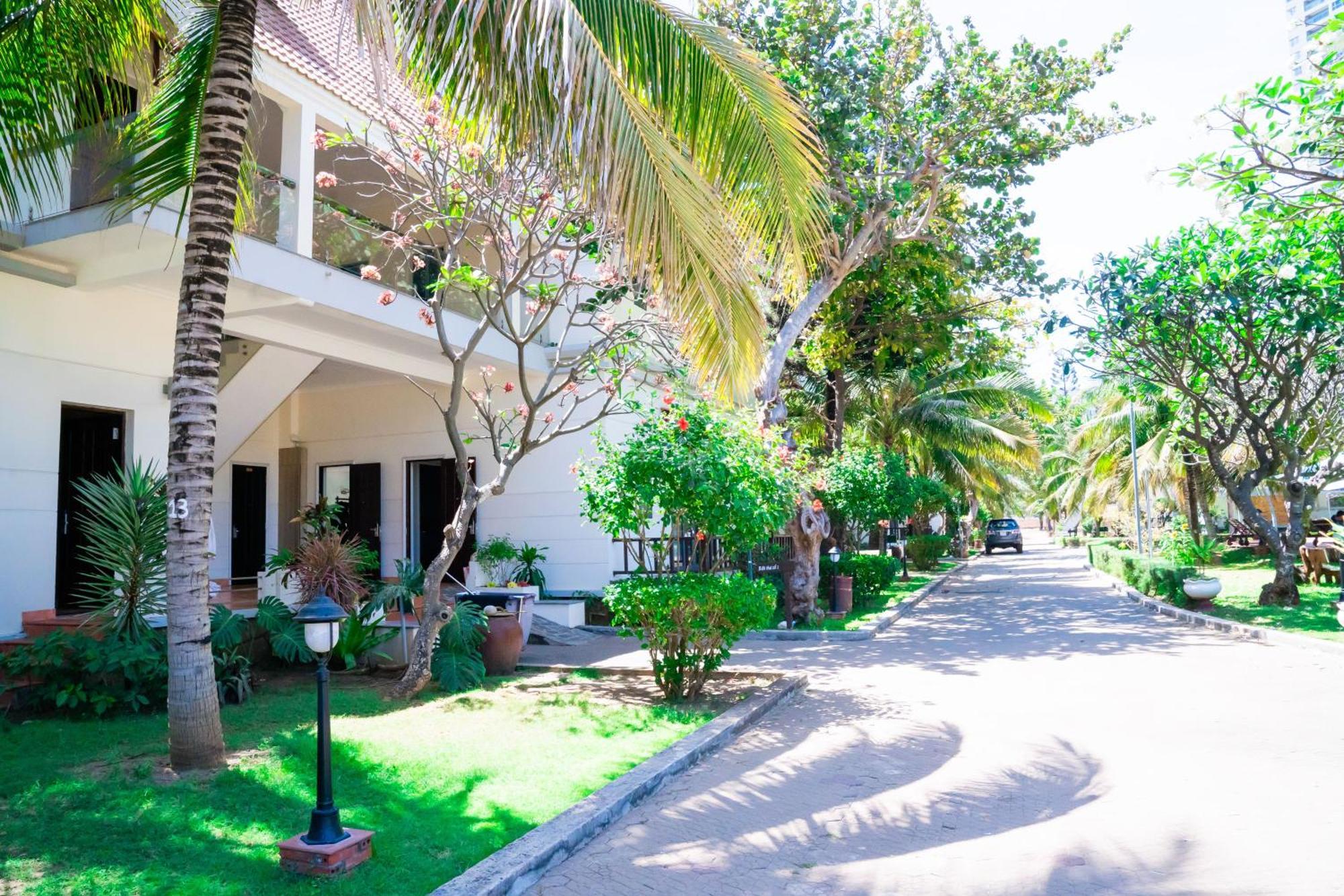 Resort Lotus &
