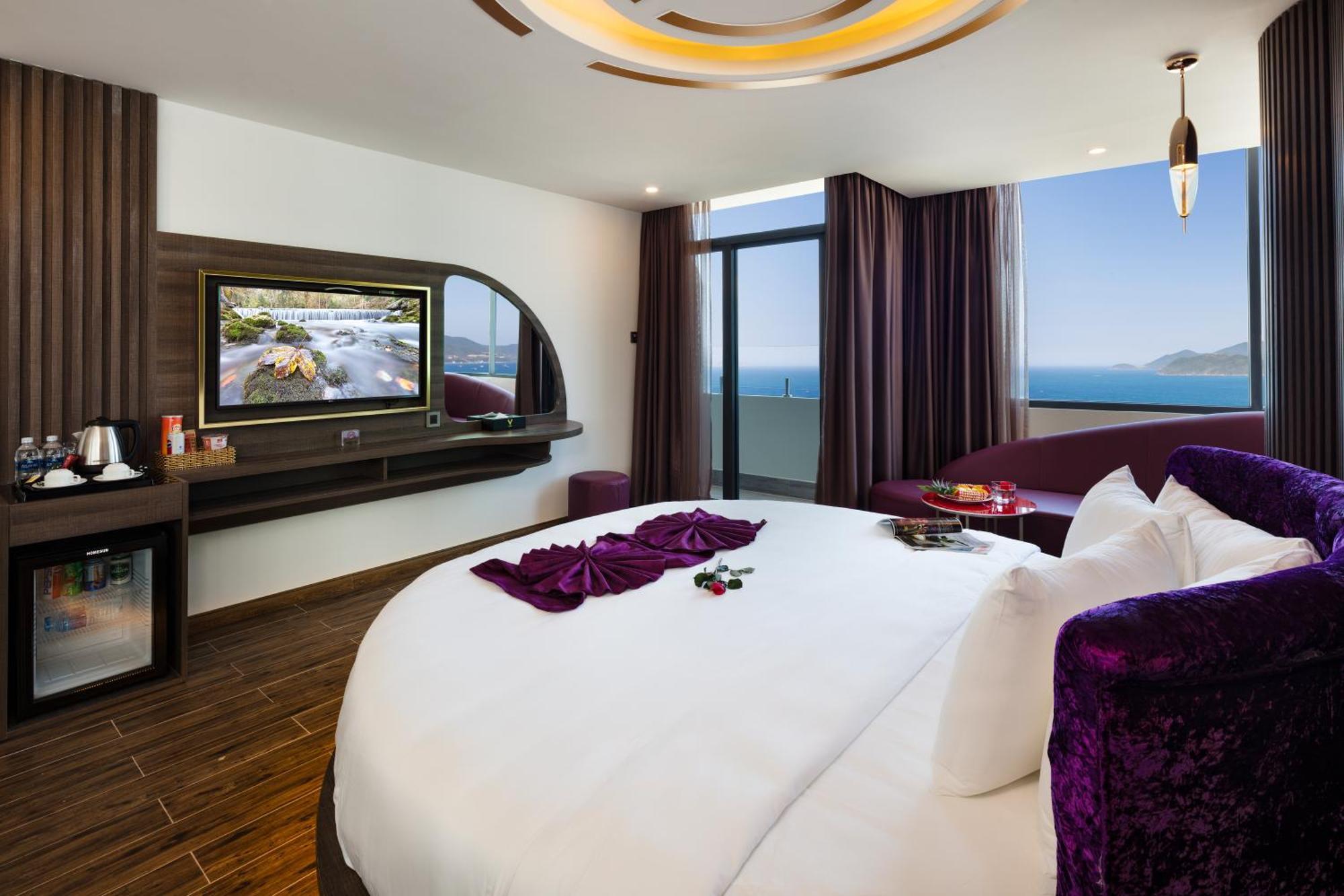 V Hotel