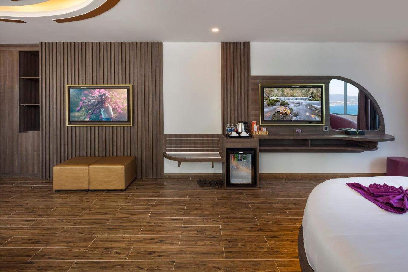 Hotel V