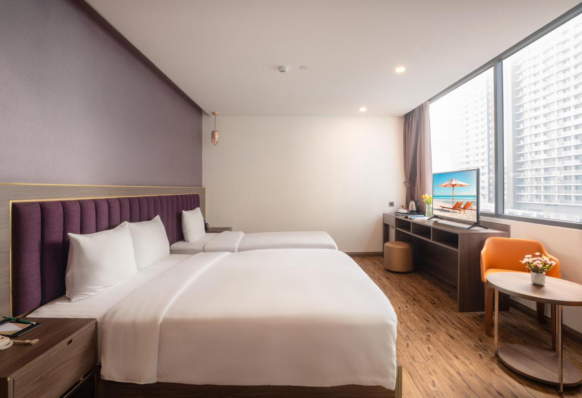 V Hotel 4*