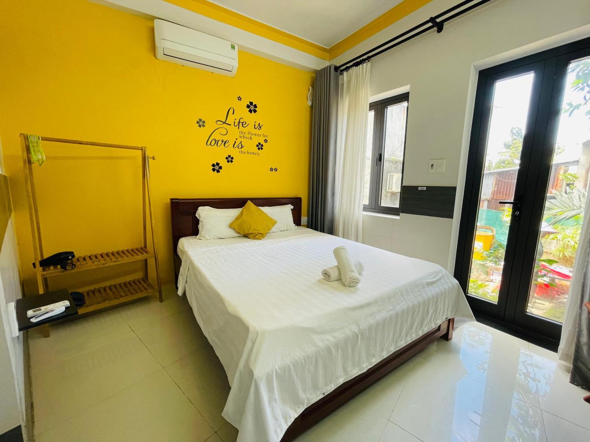 Monkeyland Cham Island Homestay *