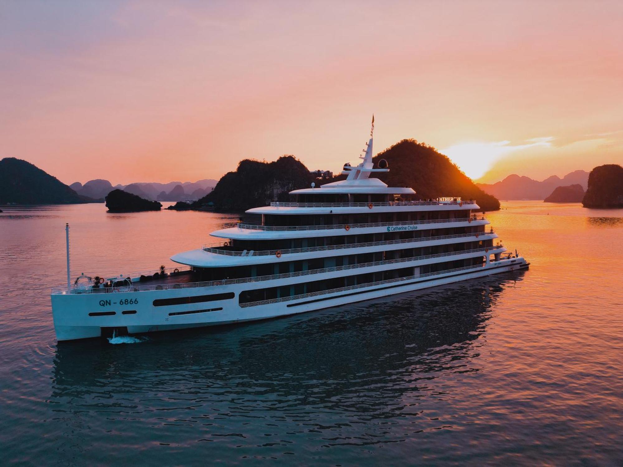 Catherine Cruises Bay Hạ Long