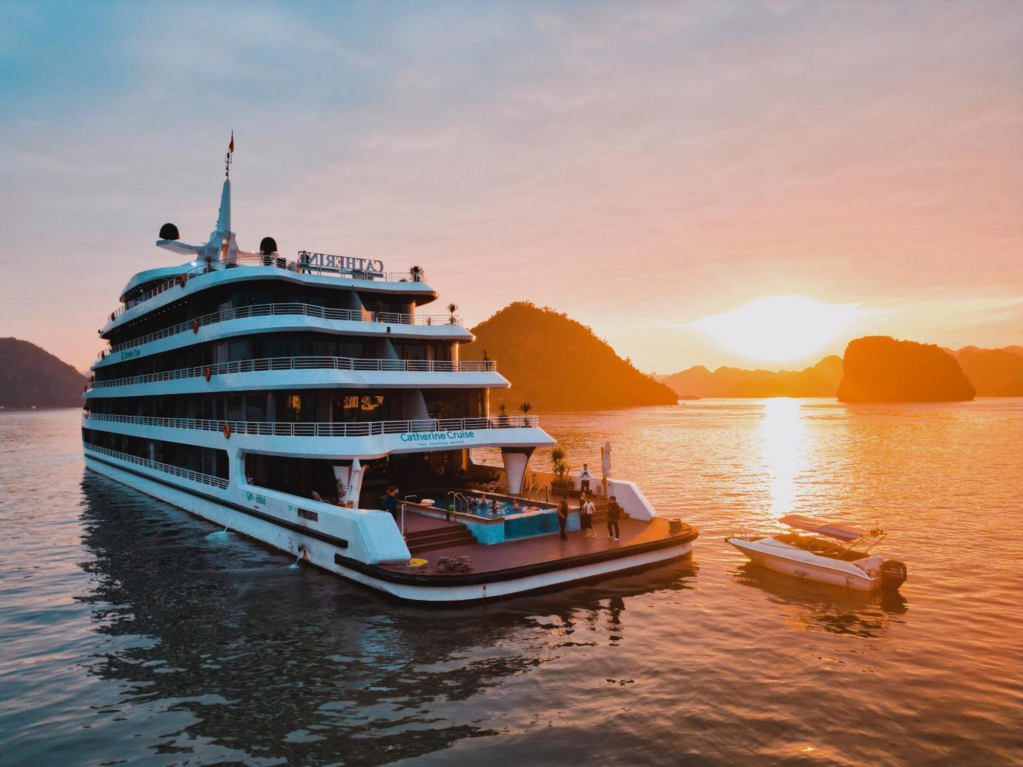 Catherine Cruises Bay 