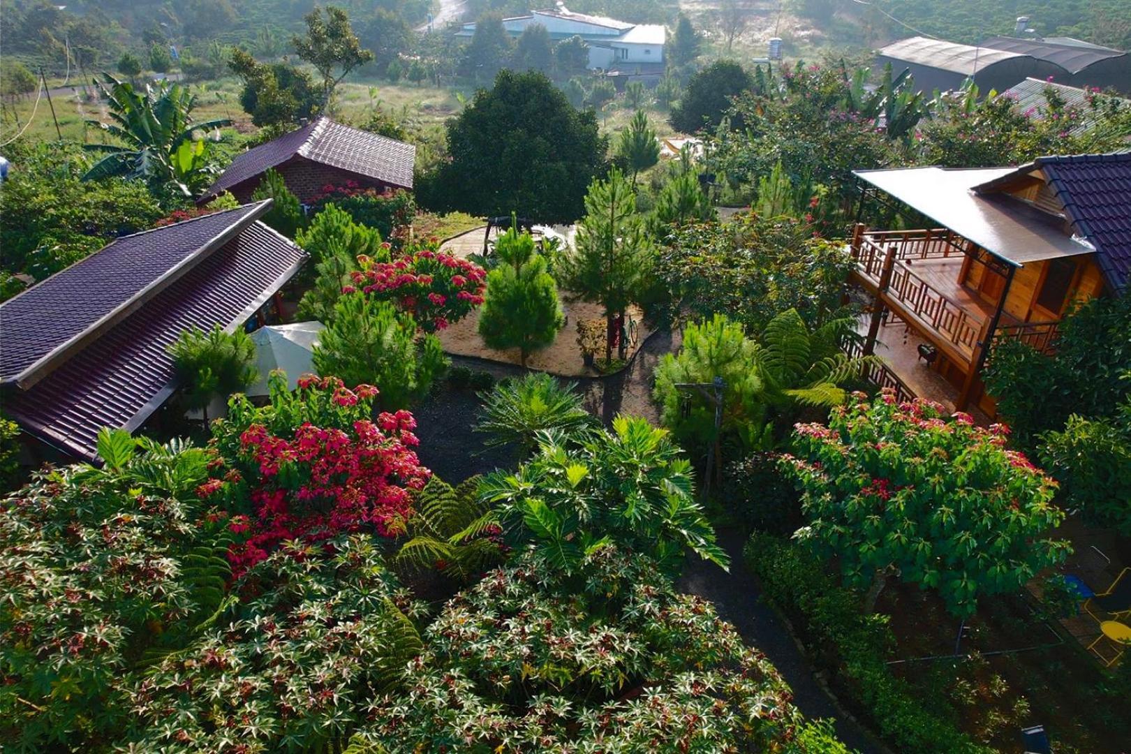 Eliss Garden Coffee & Lodge