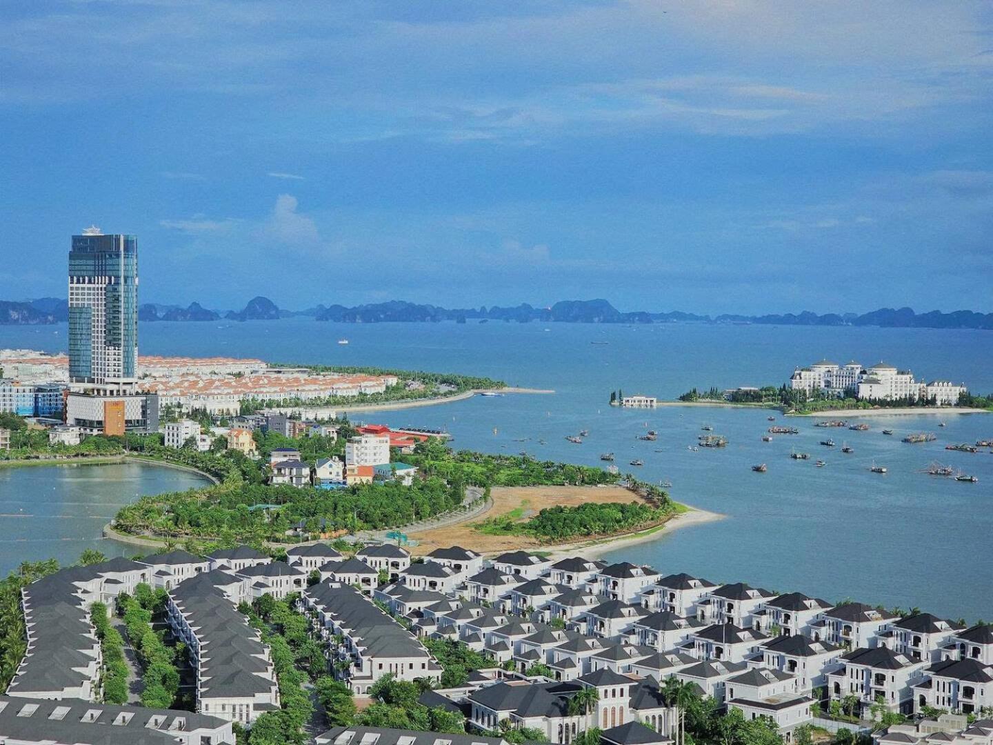 Bay View Halong Panoramic Bay View Luxury * Ha Long