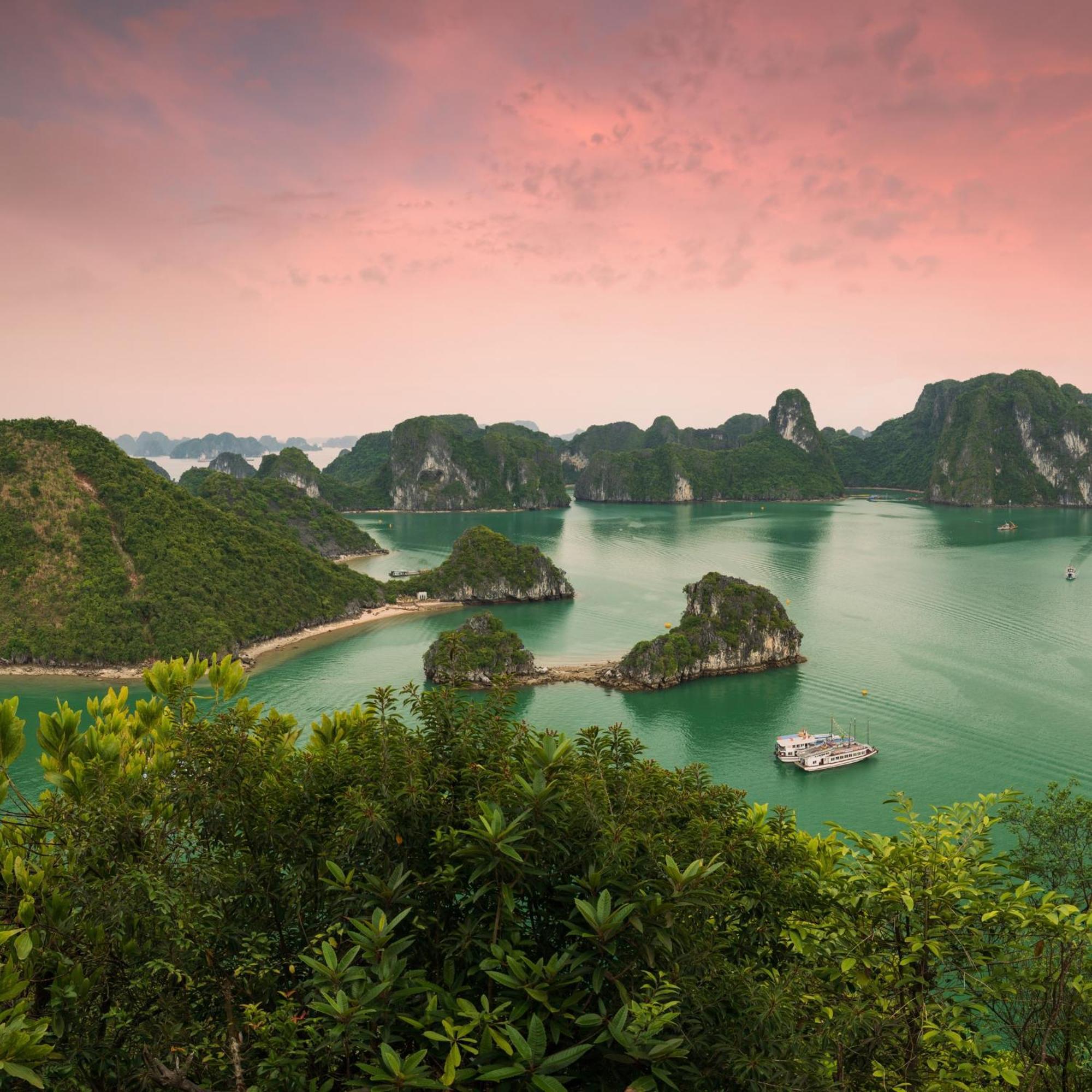 Bay View Halong Panoramic Bay View Luxury * Ha Long