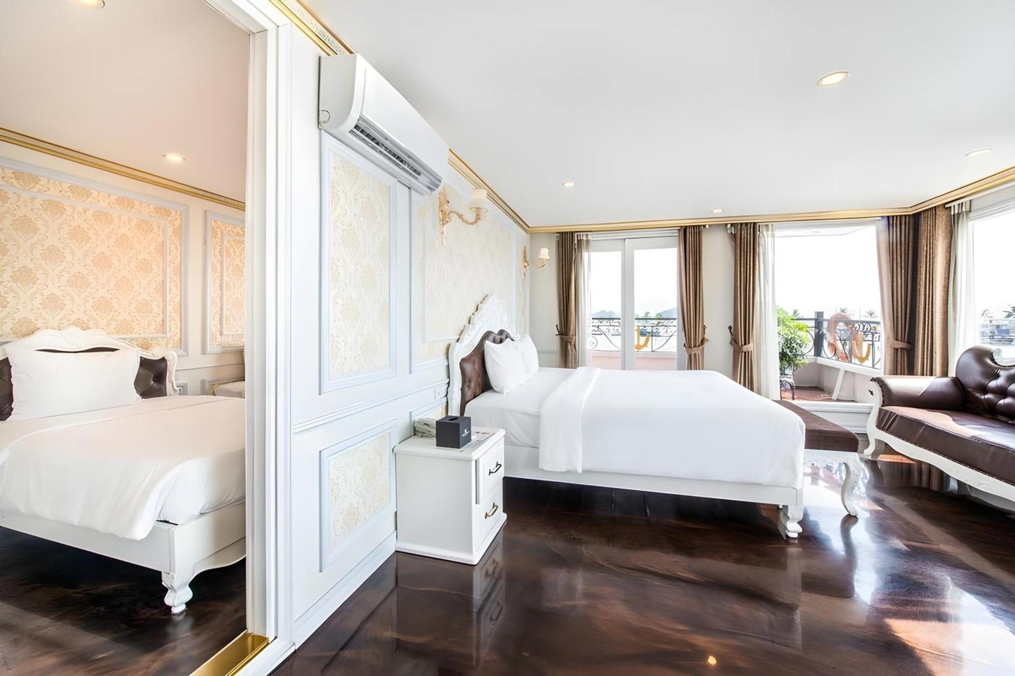 Verdure Lotus Grandeur Cruise Hotel