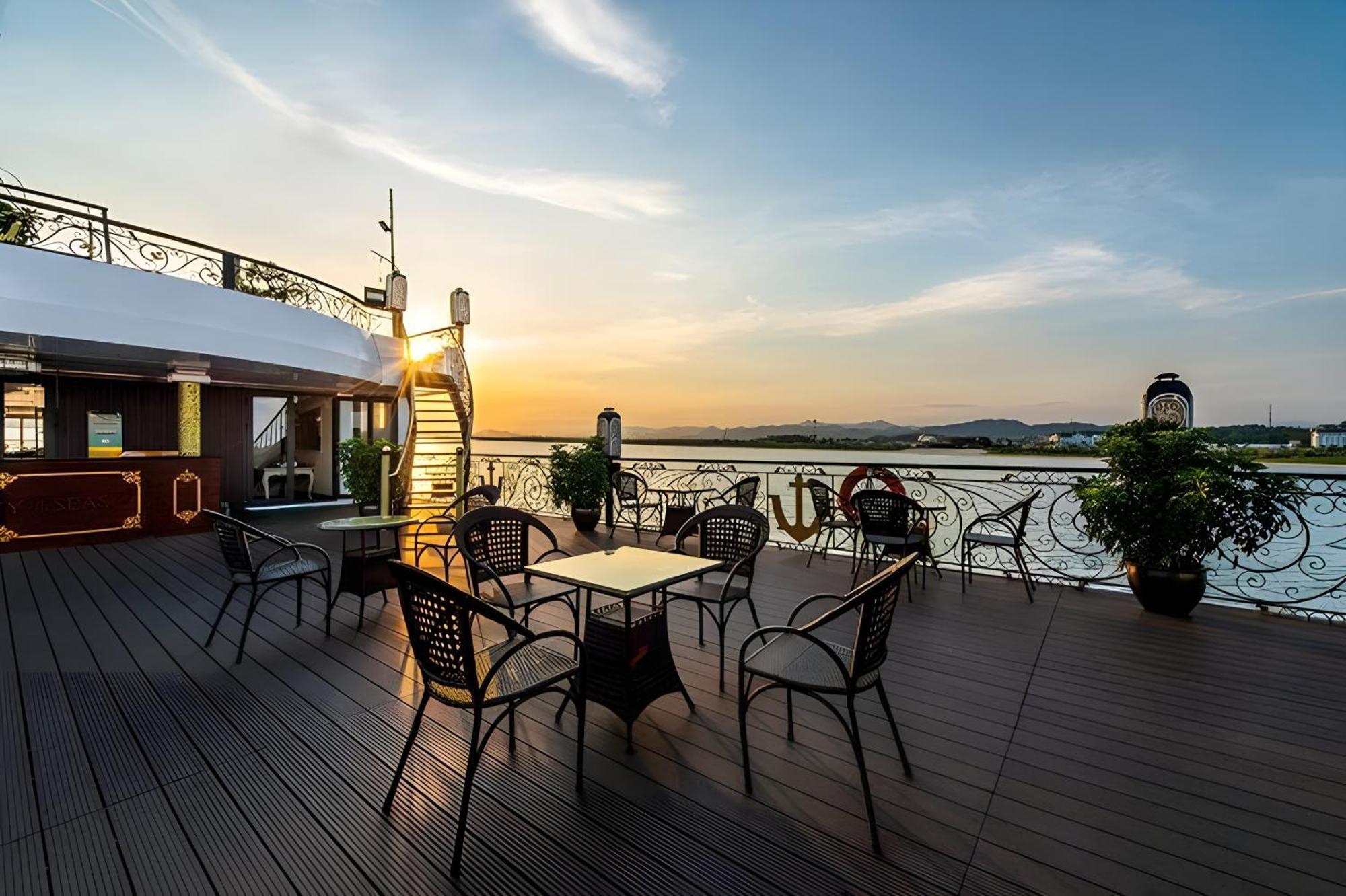 Verdure Lotus Grandeur Cruise Hotel