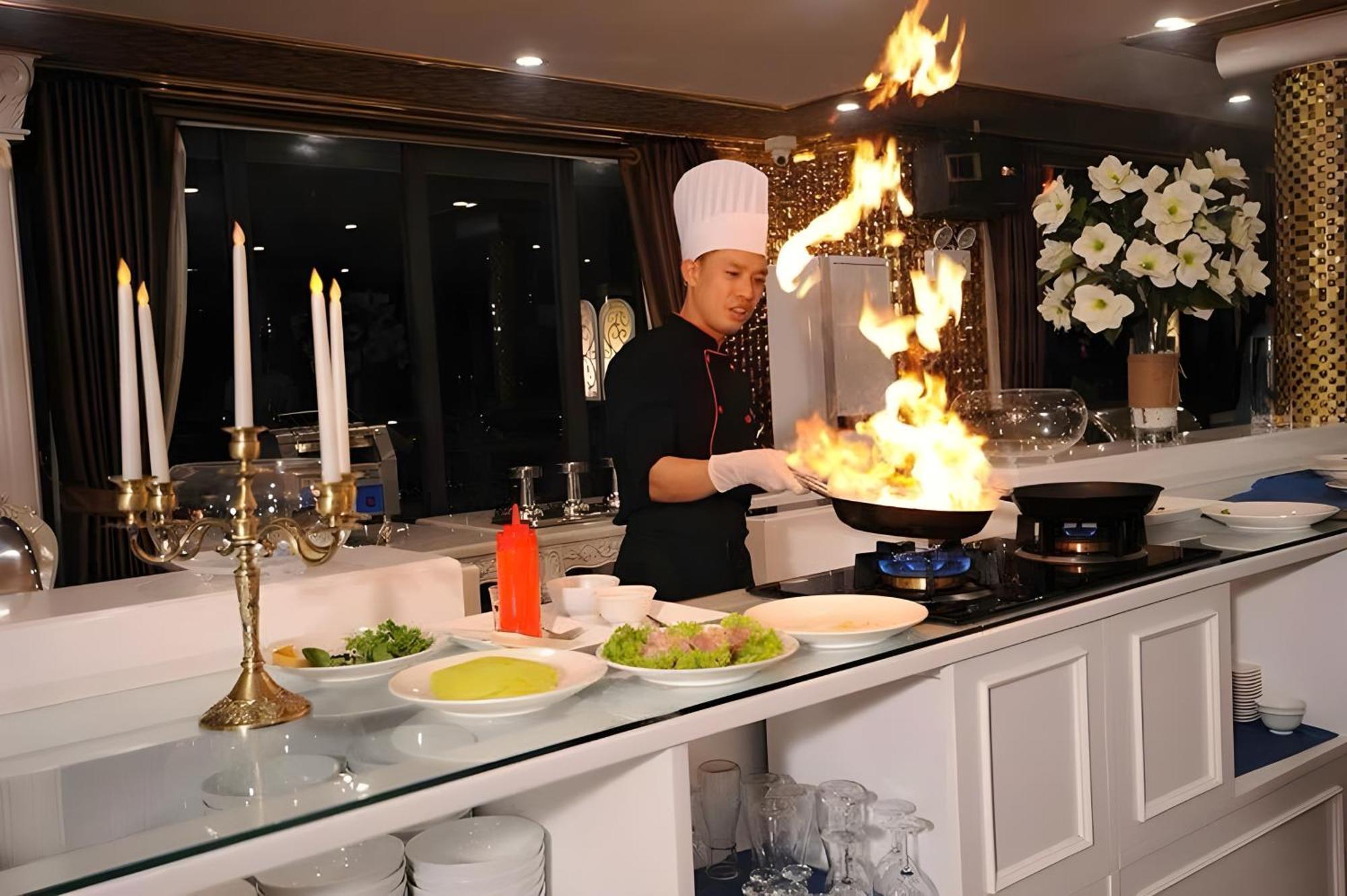 Verdure Lotus Grandeur Cruise Hotel 5*
