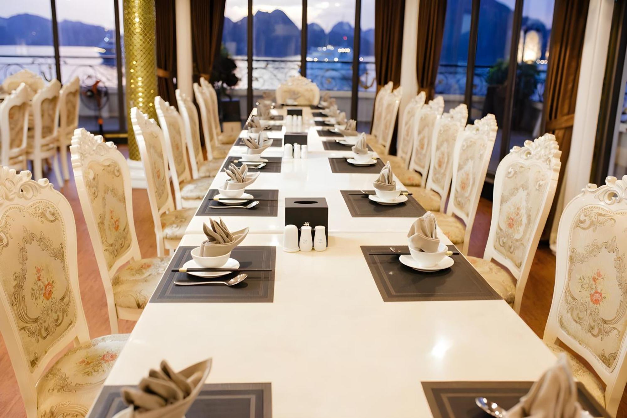 Verdure Lotus Grandeur Cruise Hotel 5*