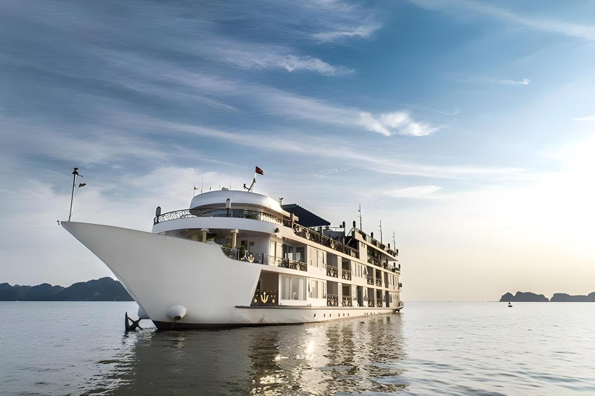 Verdure Lotus Grandeur Cruise Hotel 5*