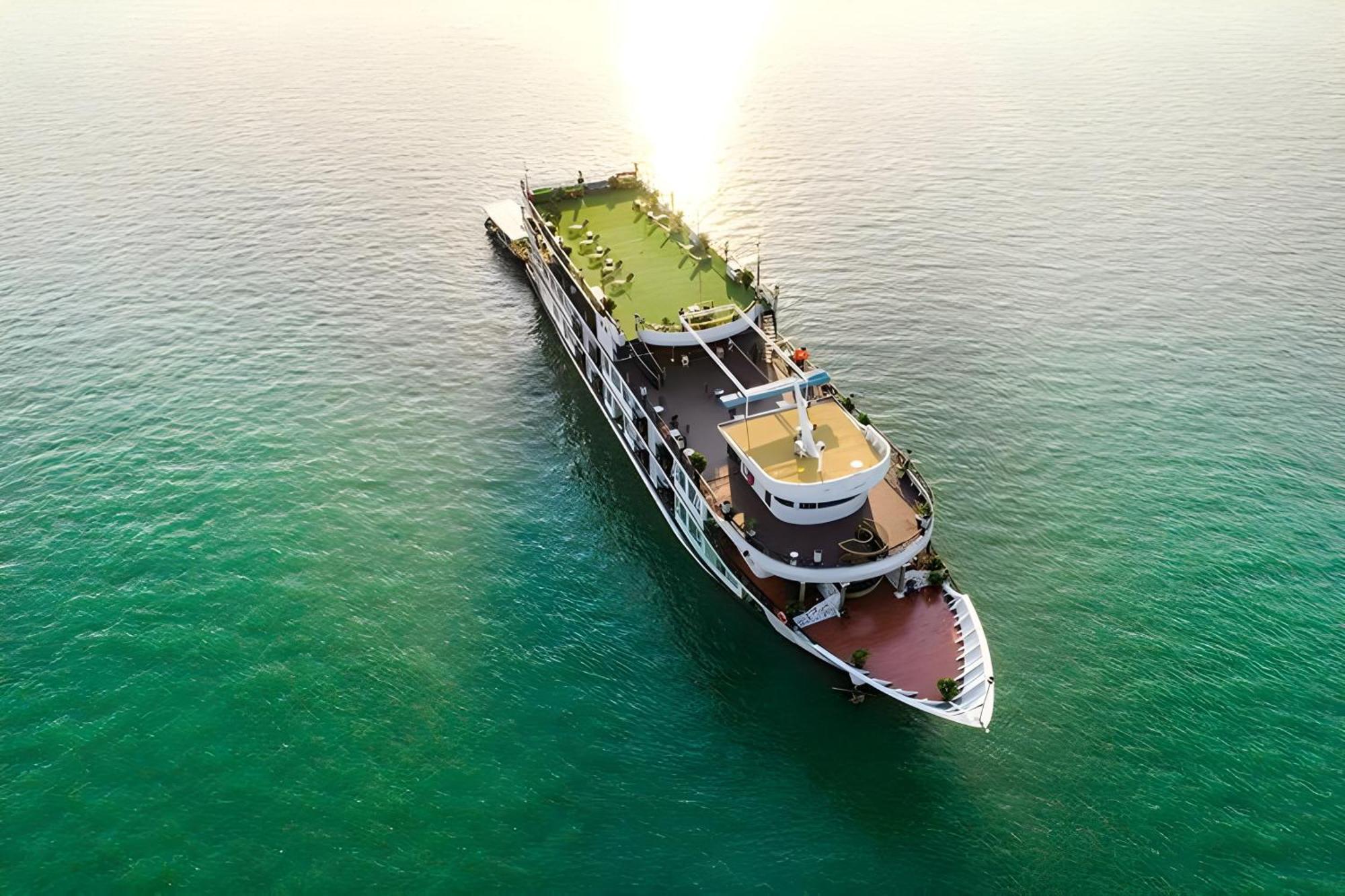 Verdure Lotus Grandeur Cruise Hotel Ha Long