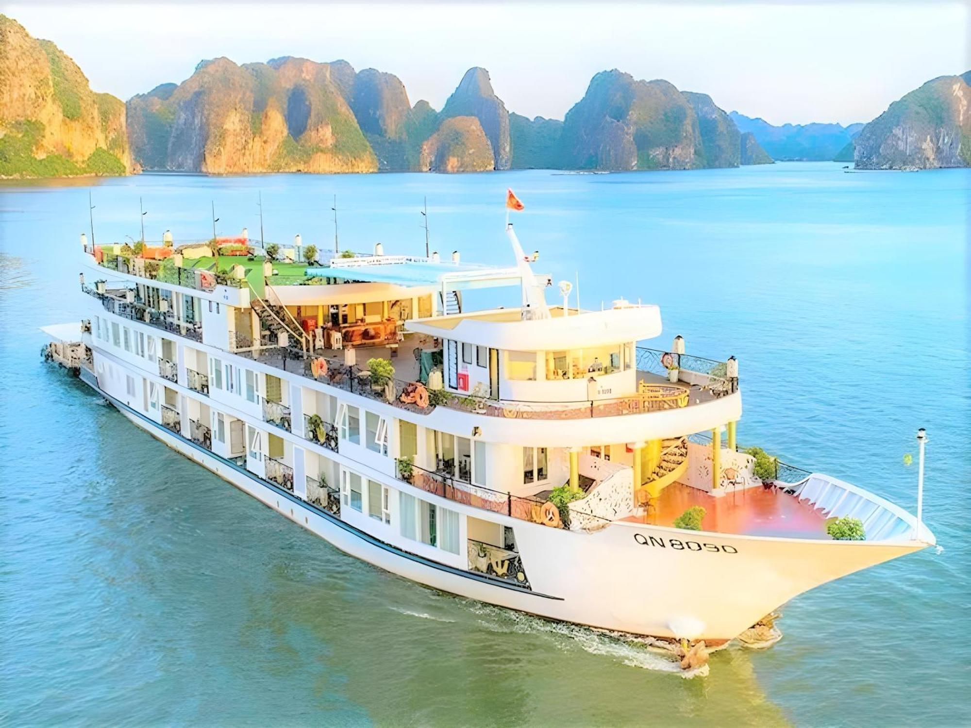 Verdure Lotus Grandeur Cruise Hotel
