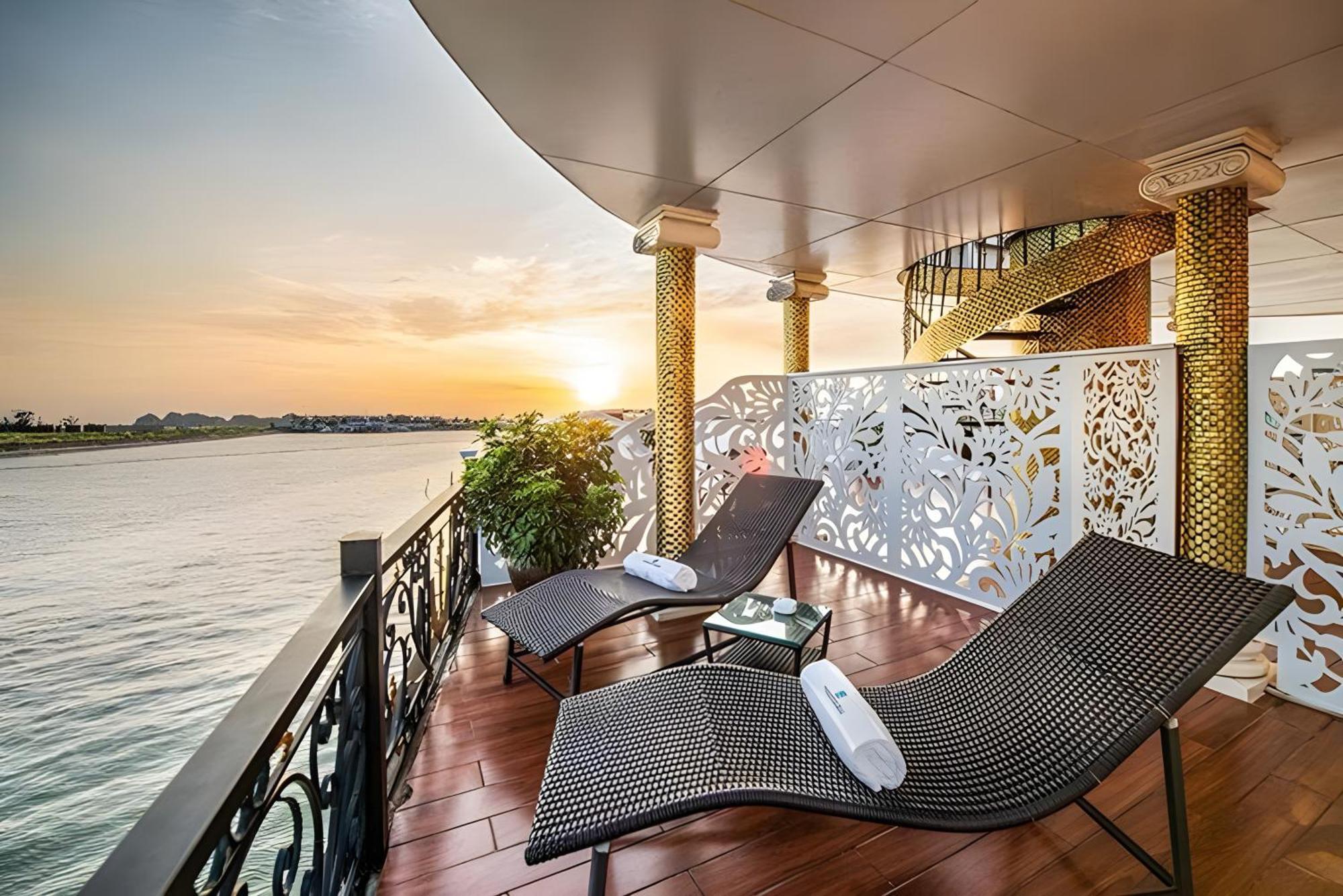 Verdure Lotus Grandeur Cruise Hotel 5*