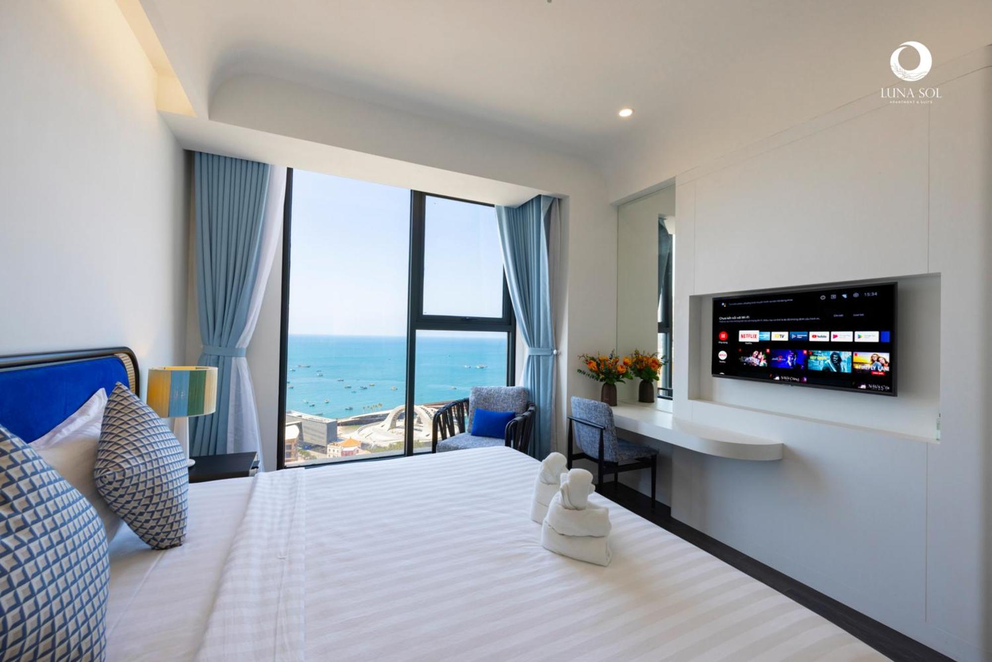 Hillside Ocean Balcony Firework Delight *