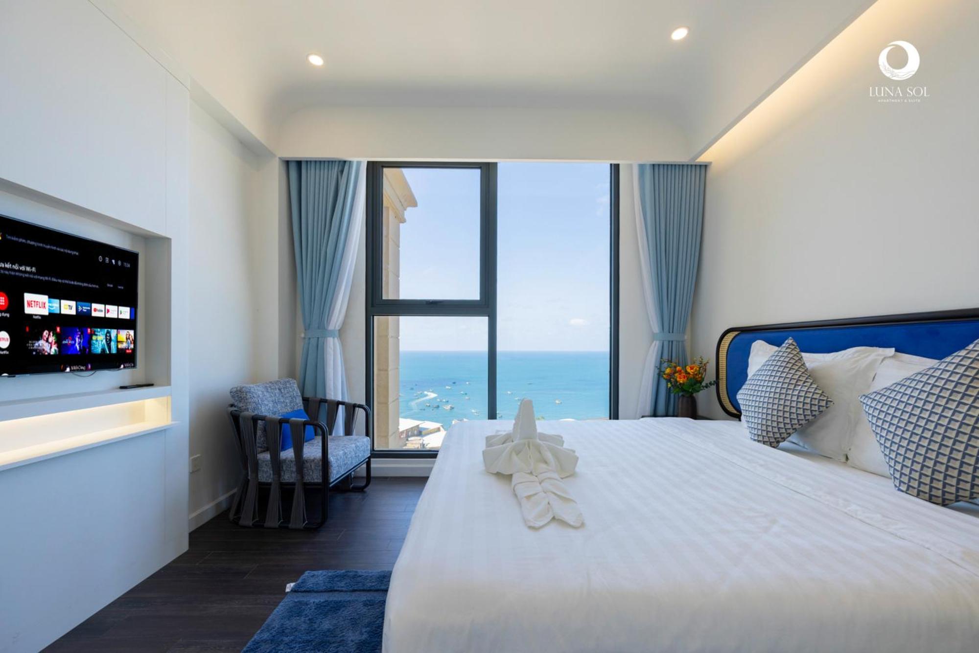 Hillside Ocean Balcony Firework Delight Aparthotel
