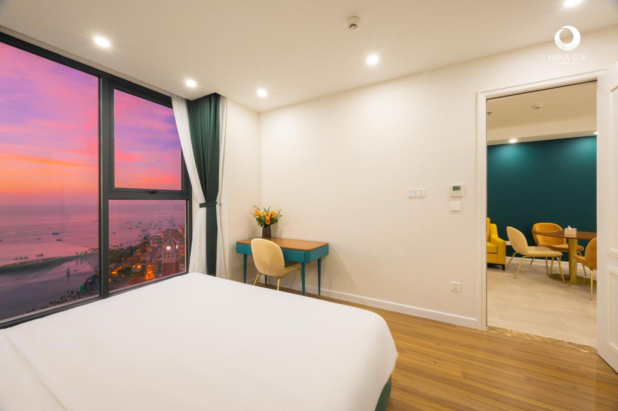 Hillside Ocean Balcony Firework Delight Aparthotel