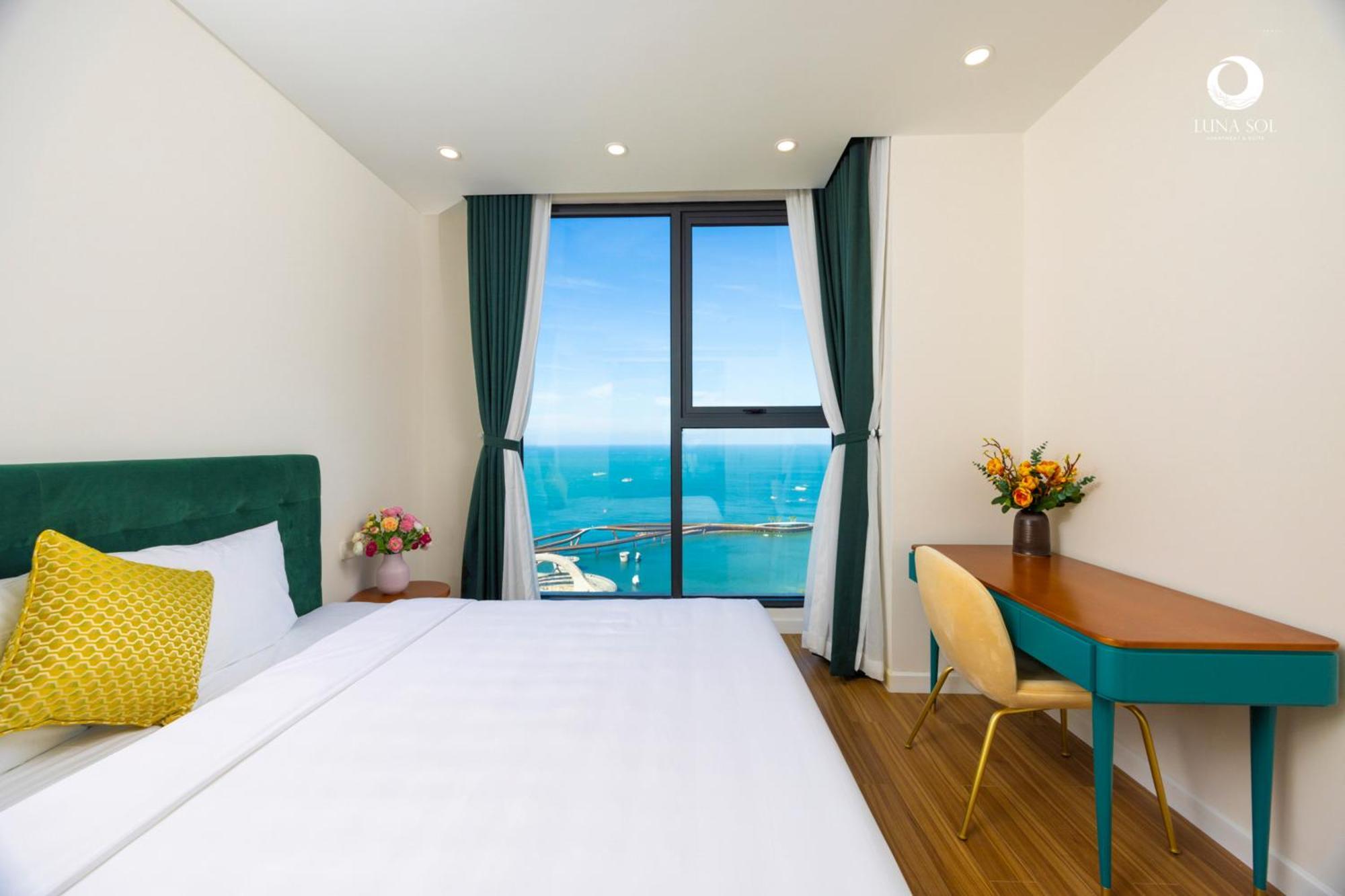 Aparthotel Hillside Ocean Balcony Firework Delight