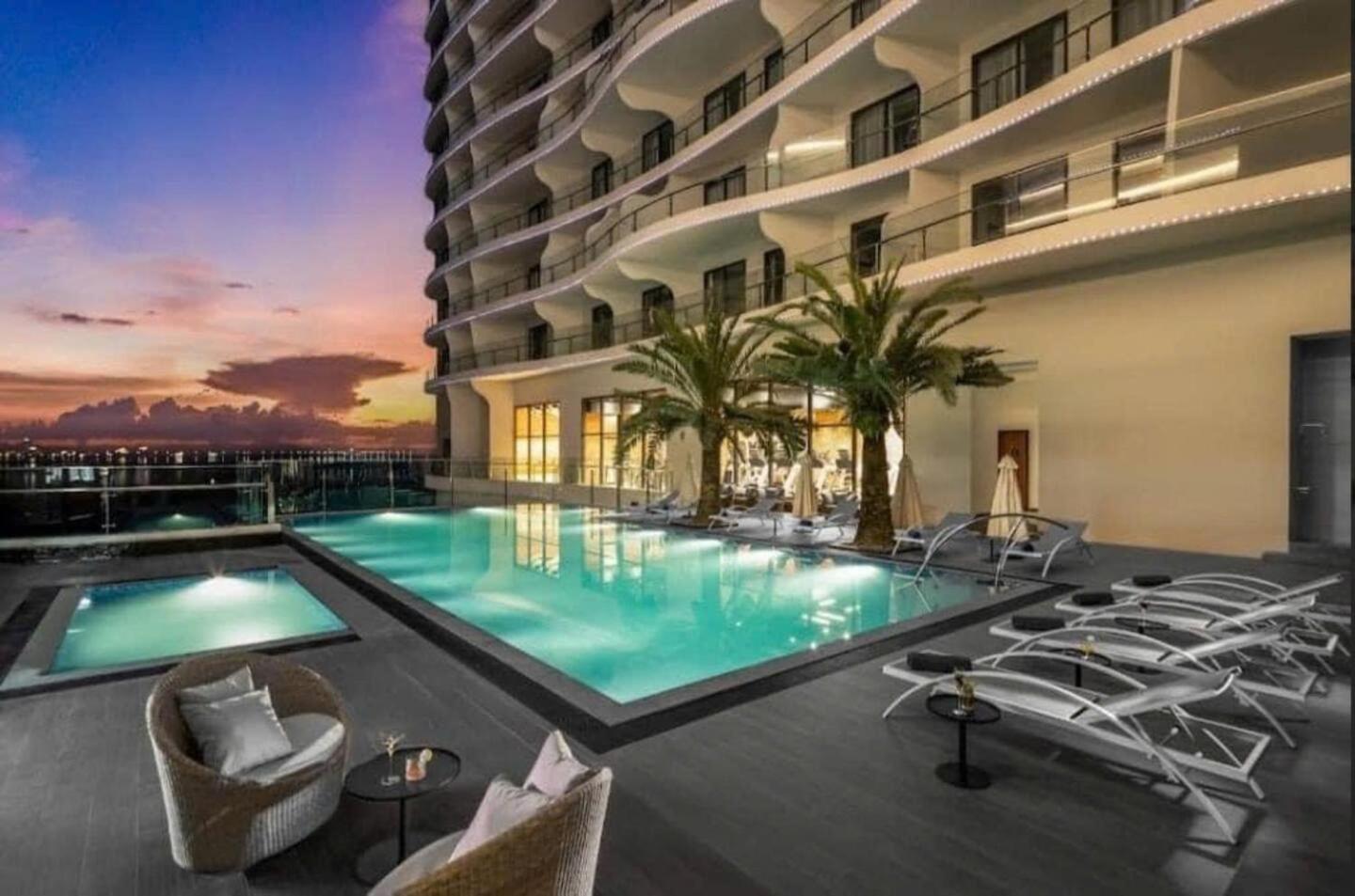 Bay View Halong Panoramic Bay View Luxury Aparthotel Ha Long