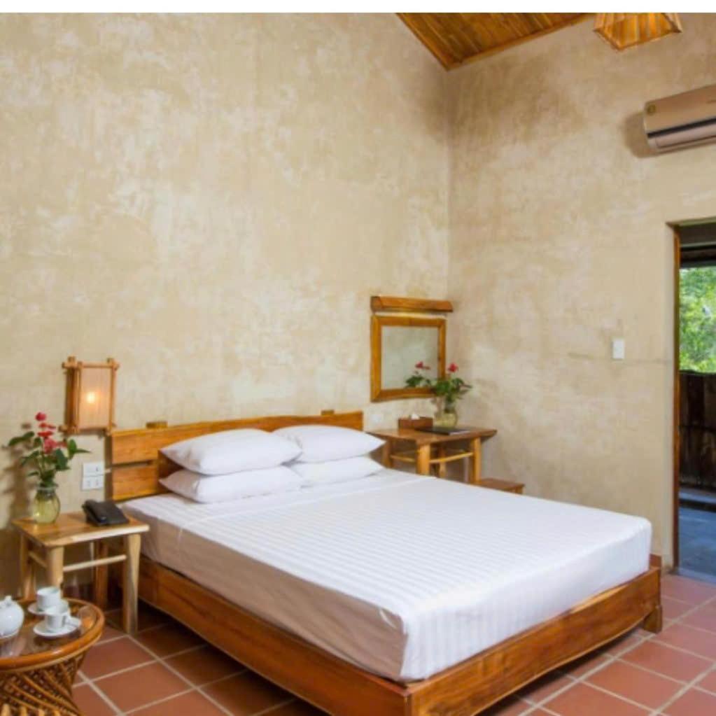 Valley Village 3*