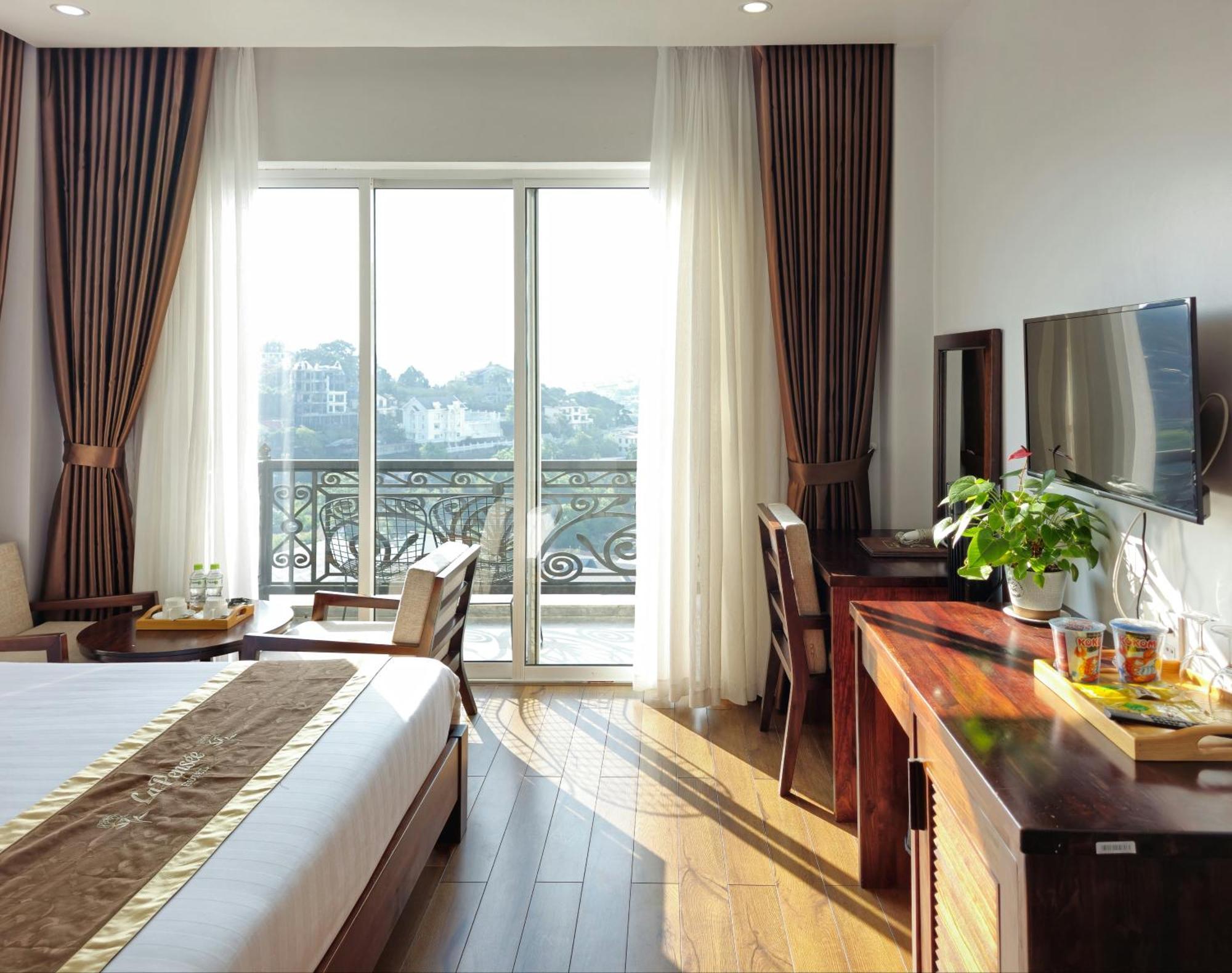 Hotel La Pense'e -
