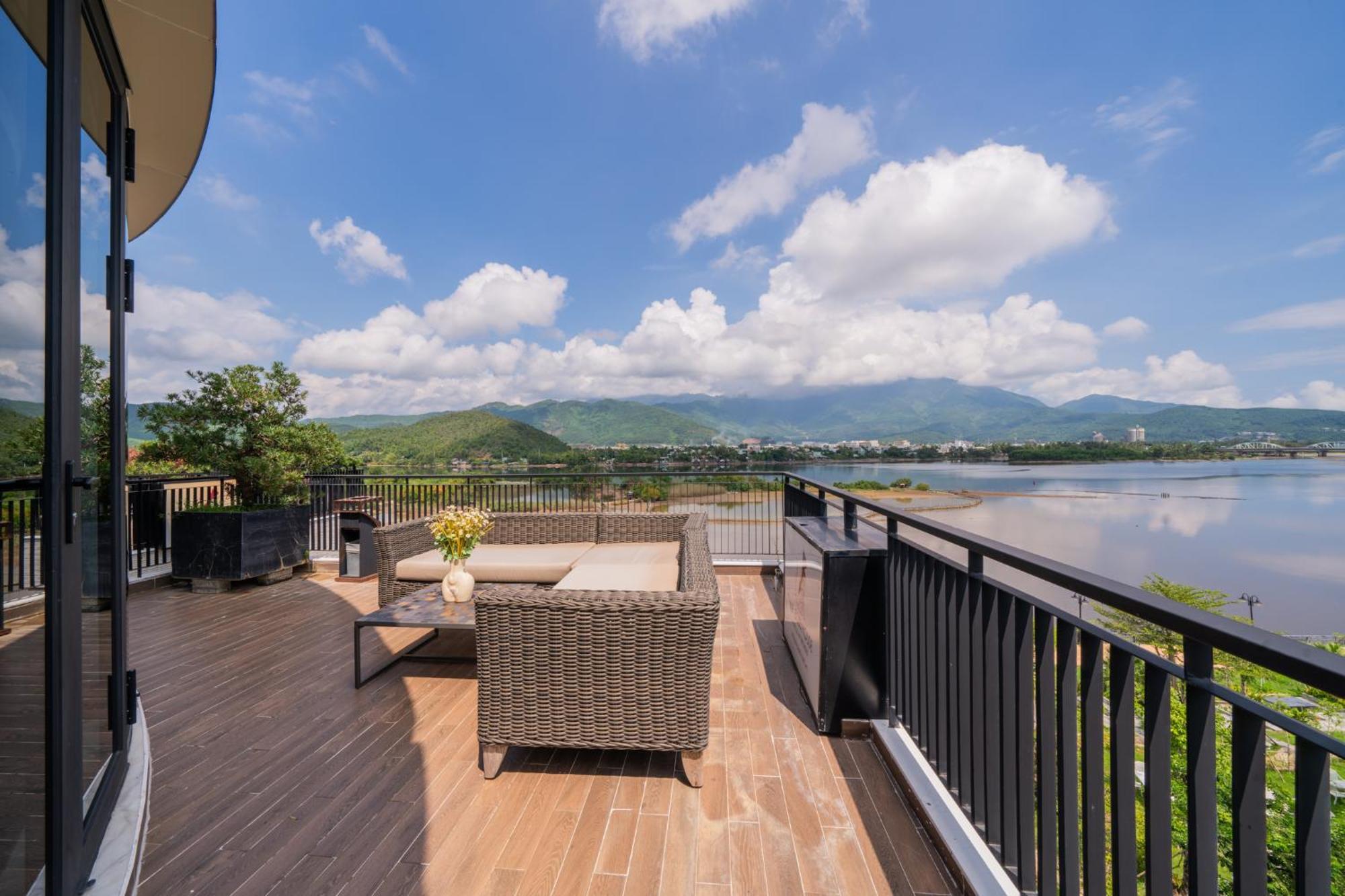 Cami Riverside Khách sạn 4*