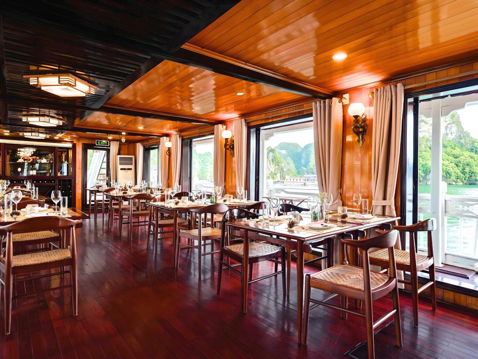 Botel Hera Classic Boutique Cruise *