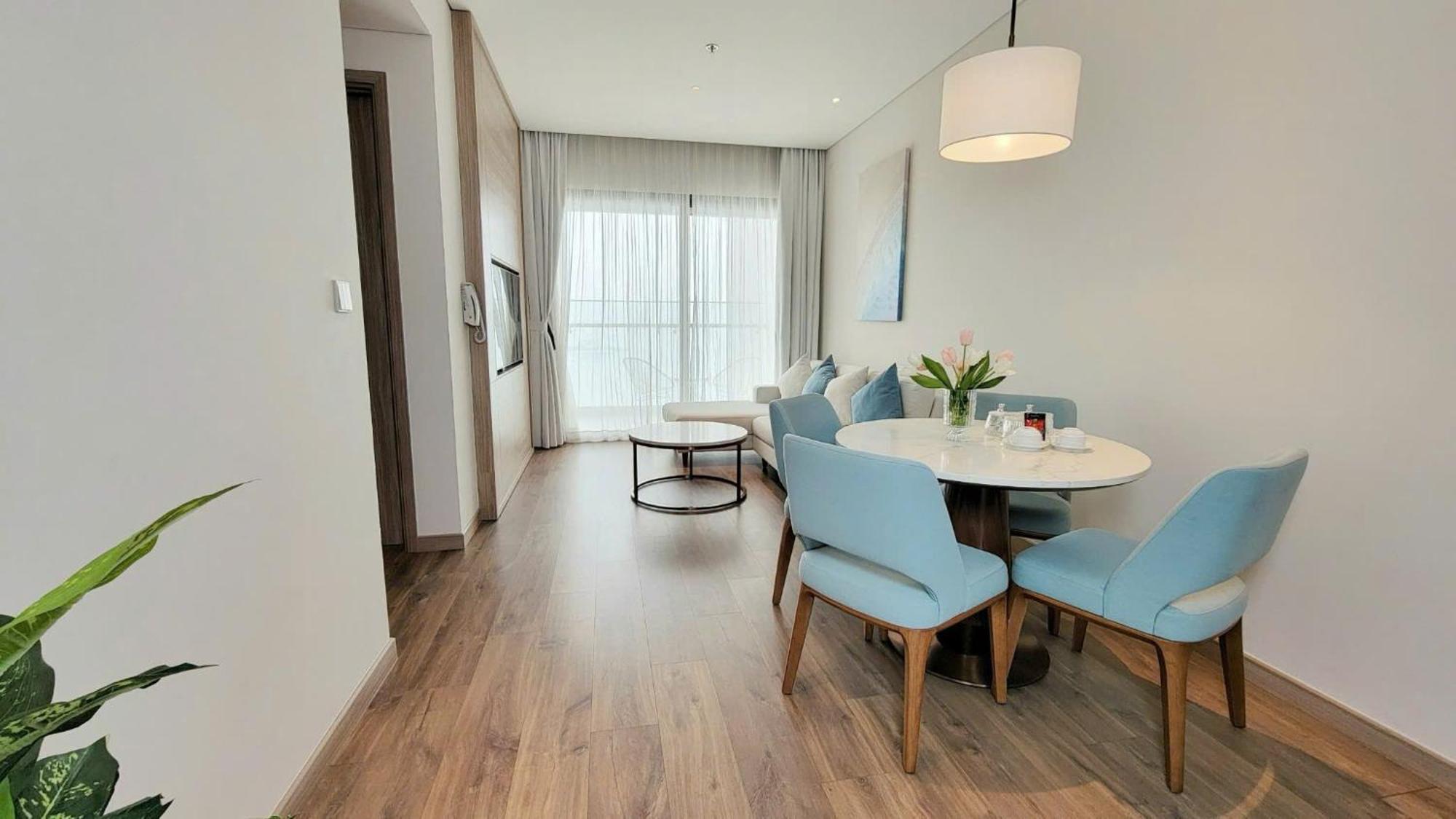 A La Carte By The Apartment
